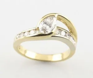 1.00 carat Pear Shape Diamond 18k Yellow Gold Engagement Ring Size 6.25