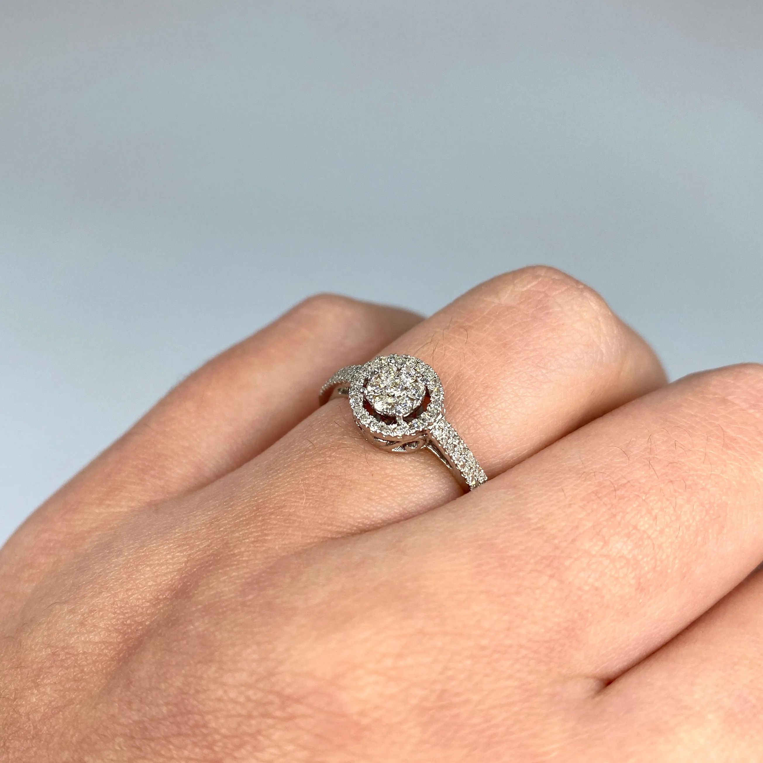 14K Halo Circle Flower Diamond Ring