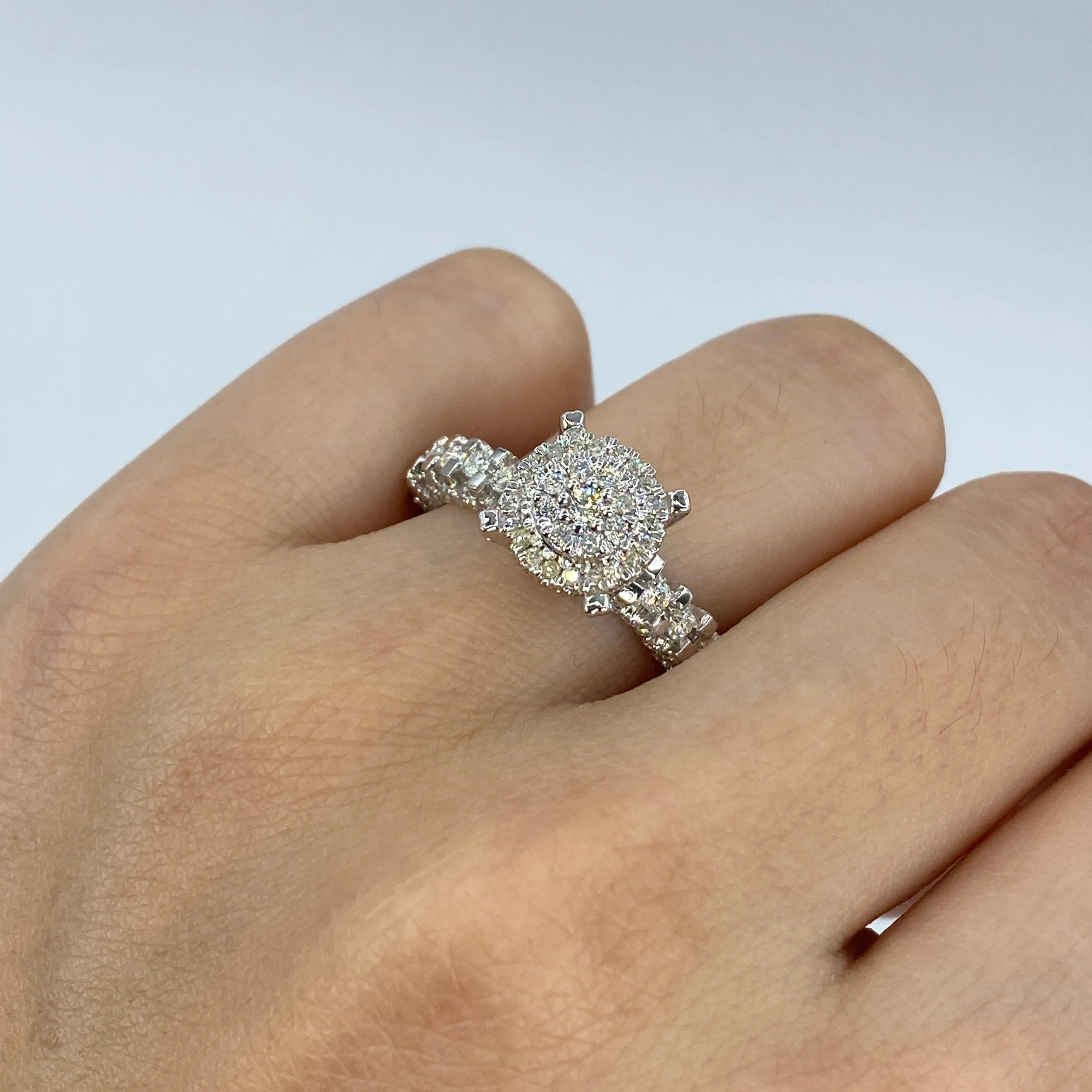 14K Luxe Circle Halo Diamond Engagement Ring