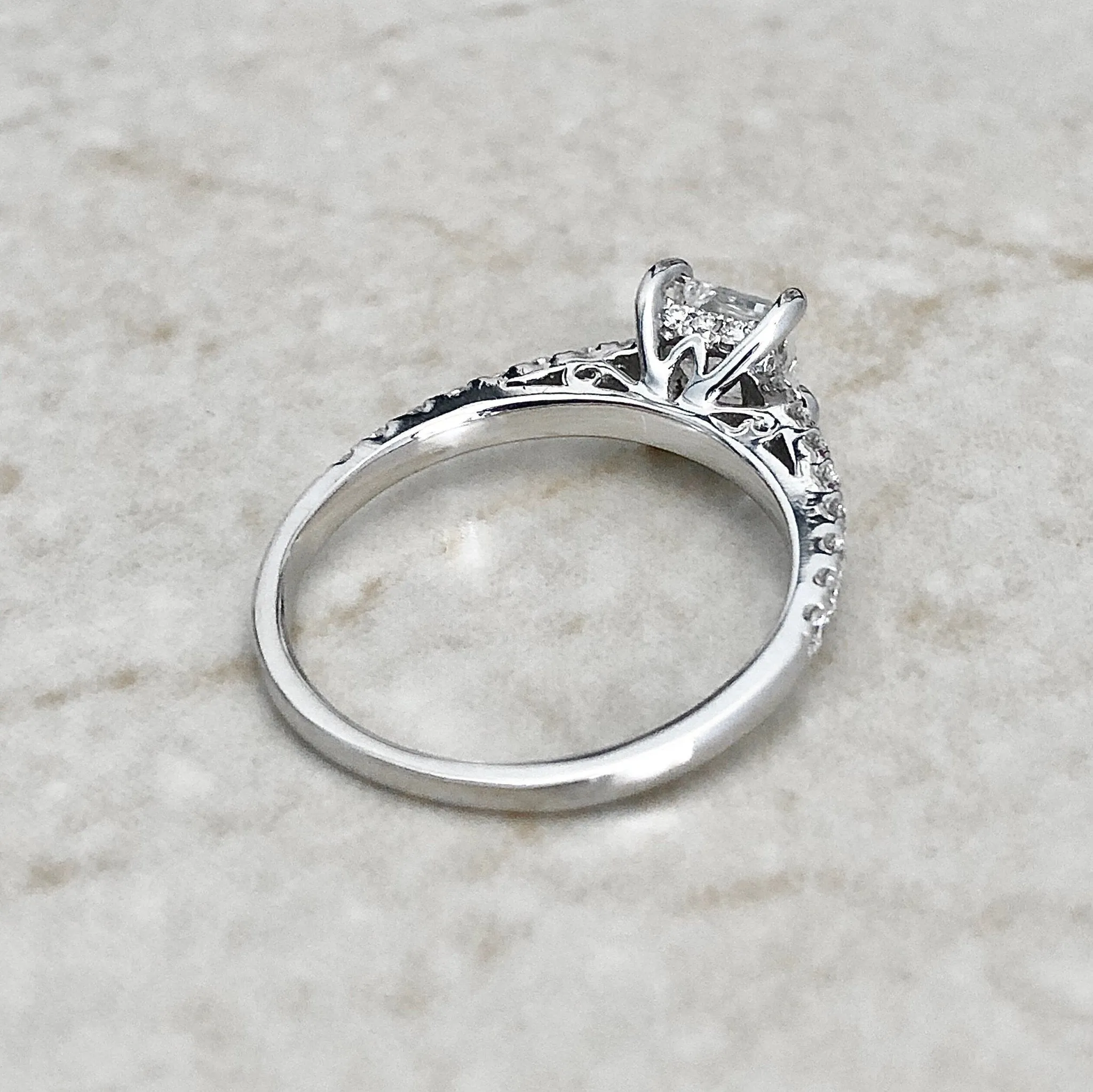 18 Karat White Gold 0.60 Carat Princess Cut Diamond Engagement Ring