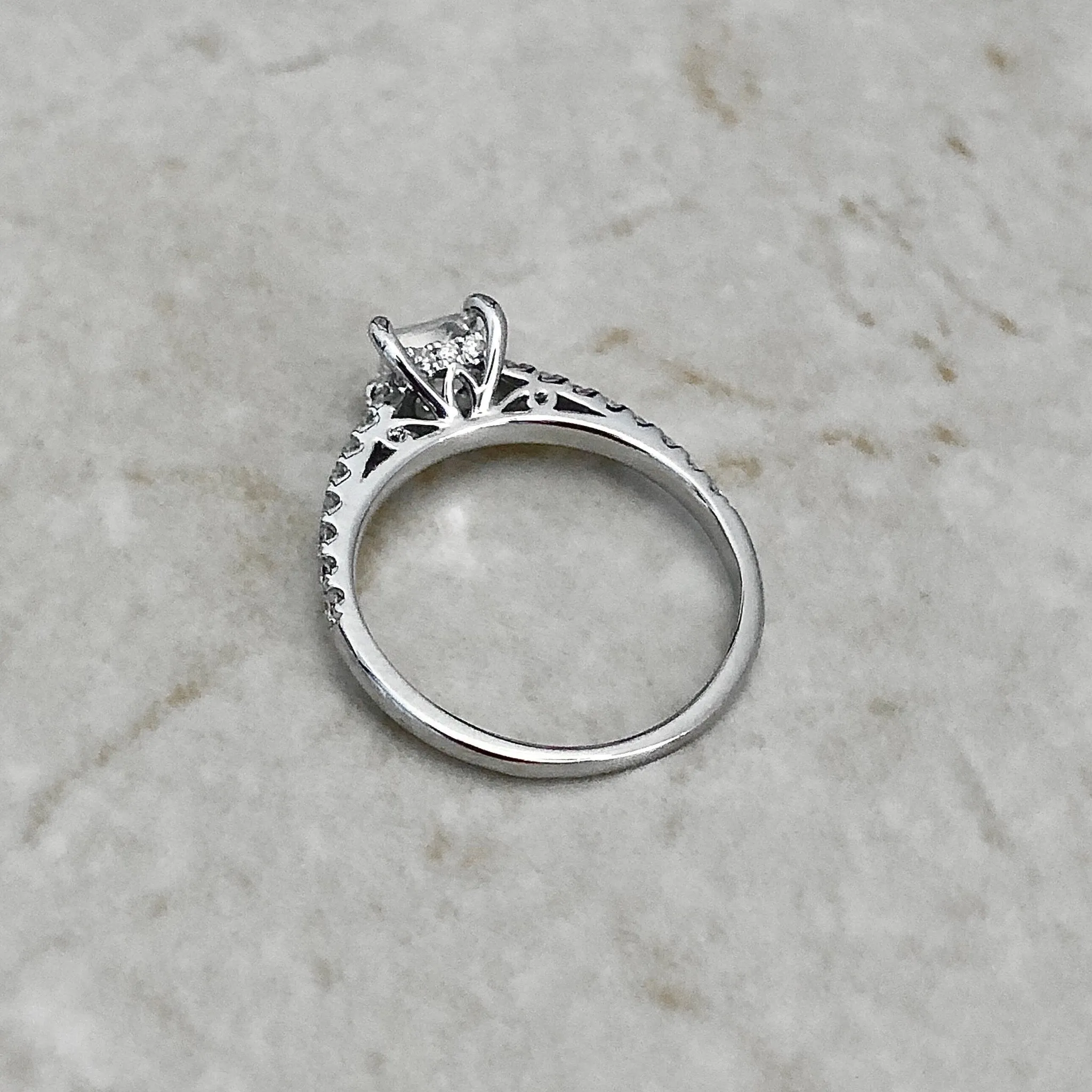 18 Karat White Gold 0.60 Carat Princess Cut Diamond Engagement Ring