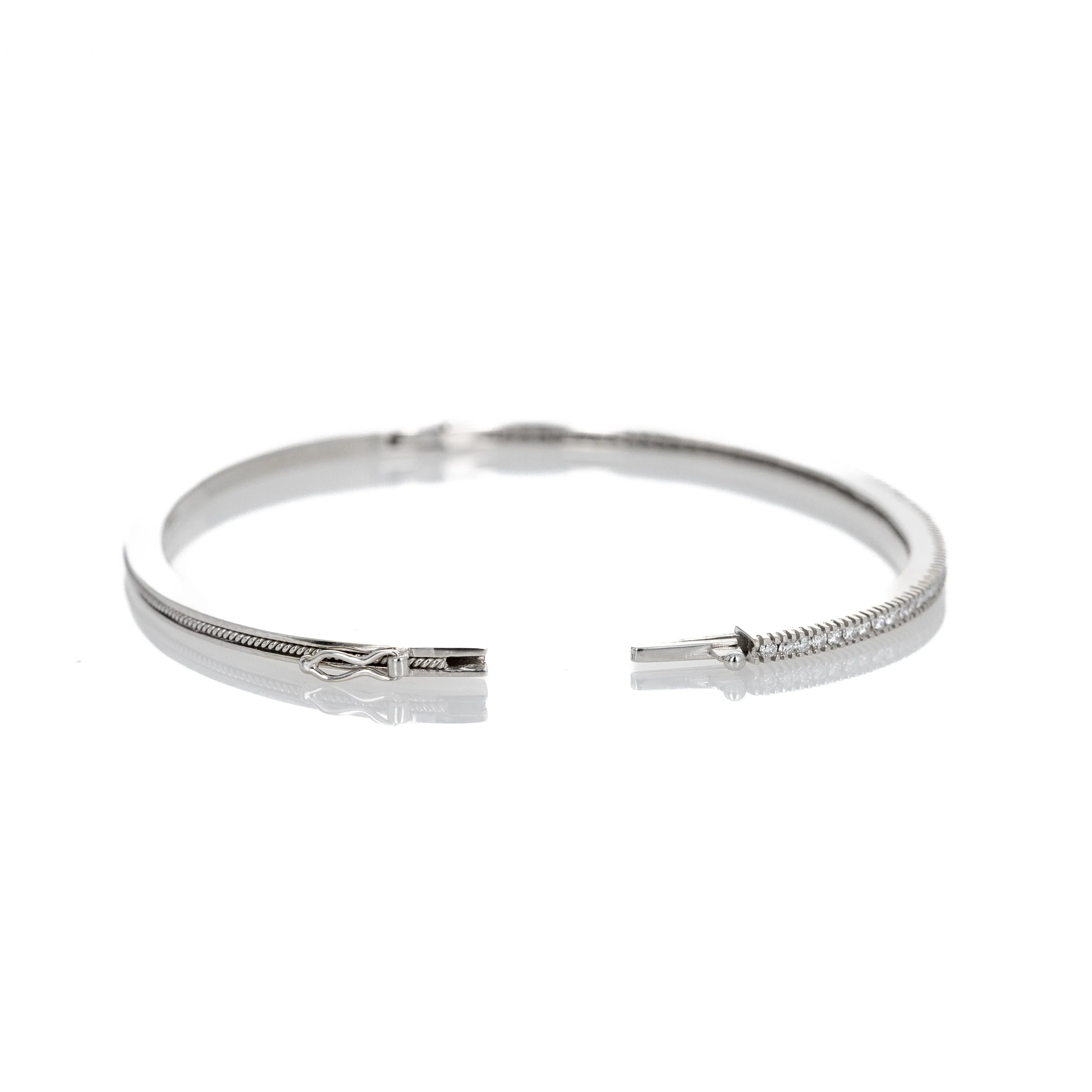 18K White Gold Hidalgo Diamond Bangle