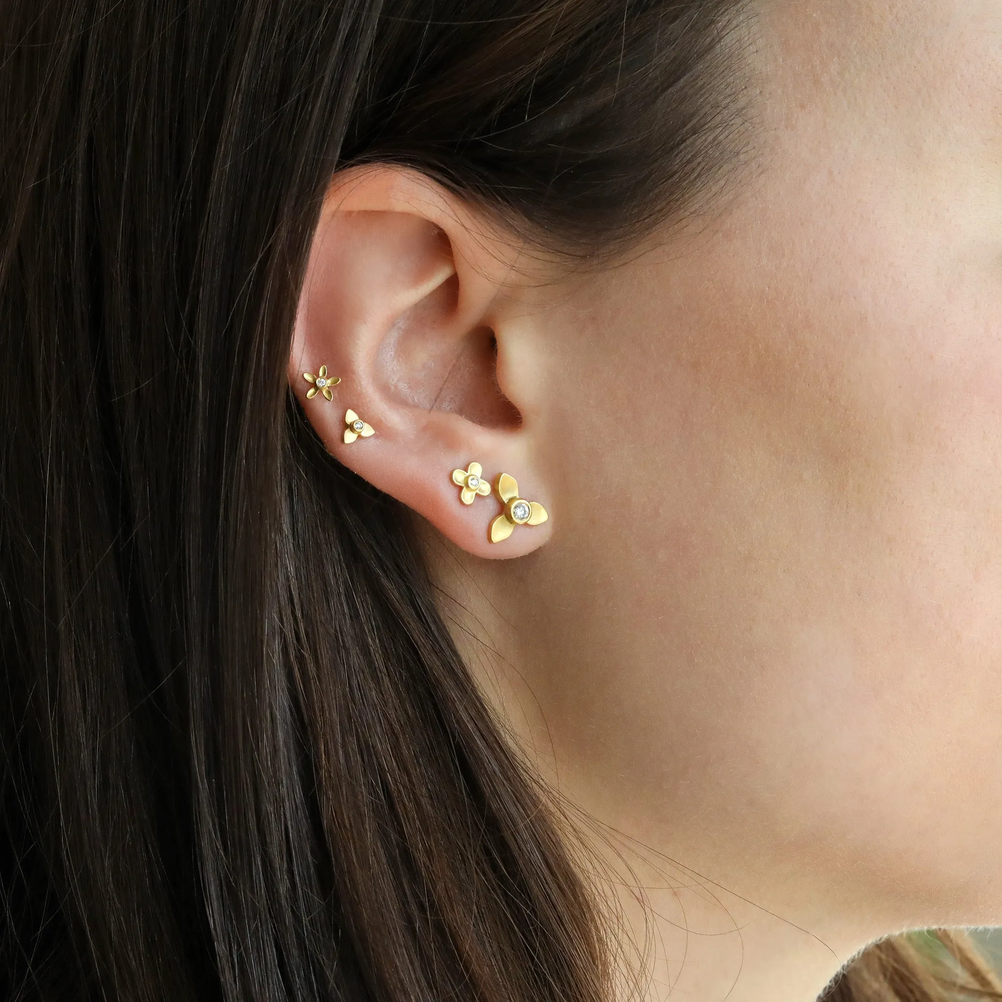 20K Gold XXS Three-Petal Flower Stud Earring with Diamond Center
