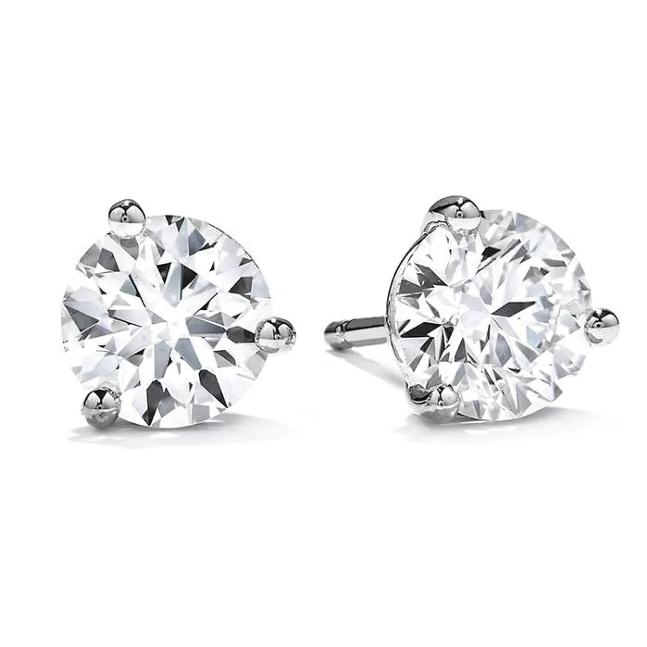2.34 THREE-PRONG STUD EARRINGS
