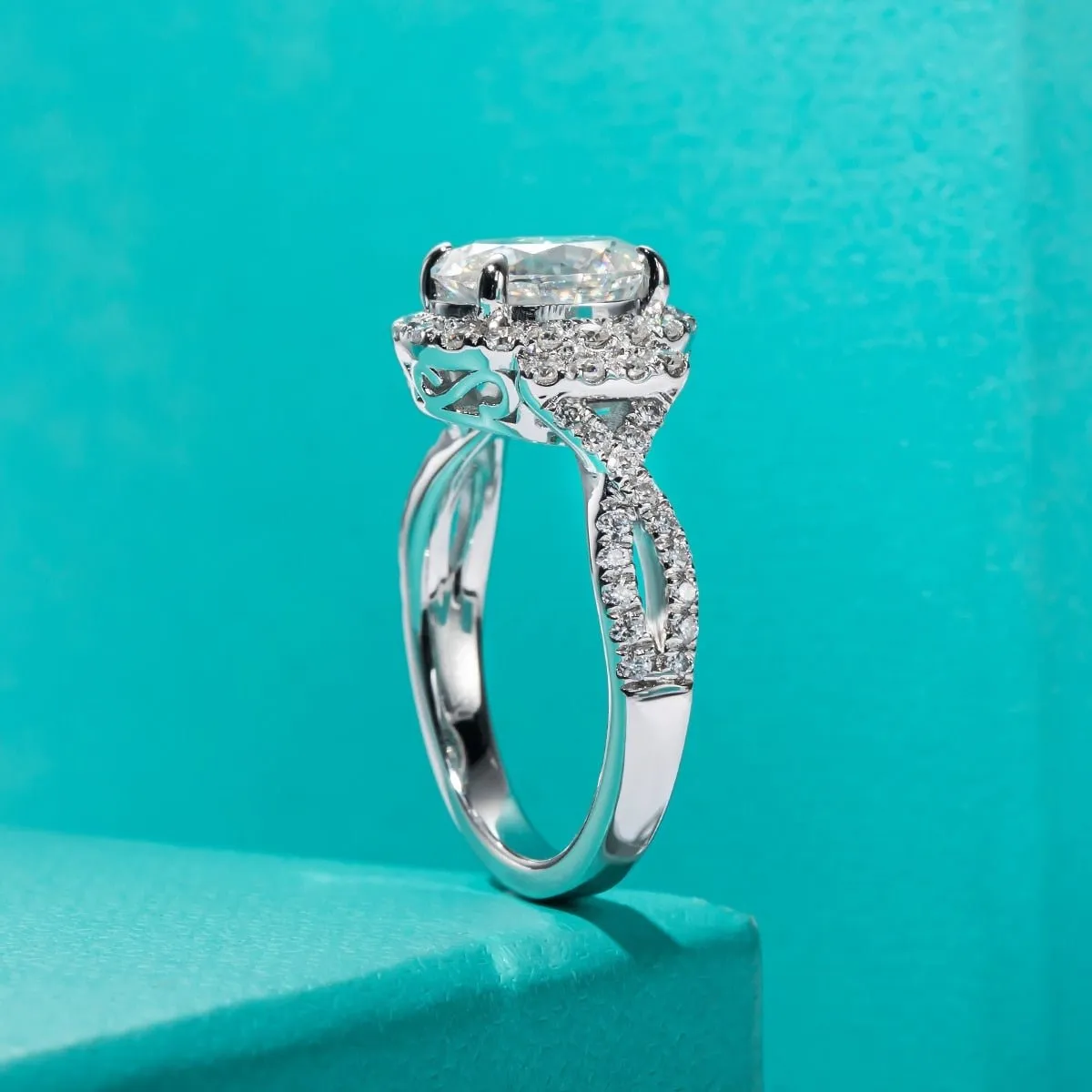 2ct Oval Cut Halo Diamond Engagement Ring