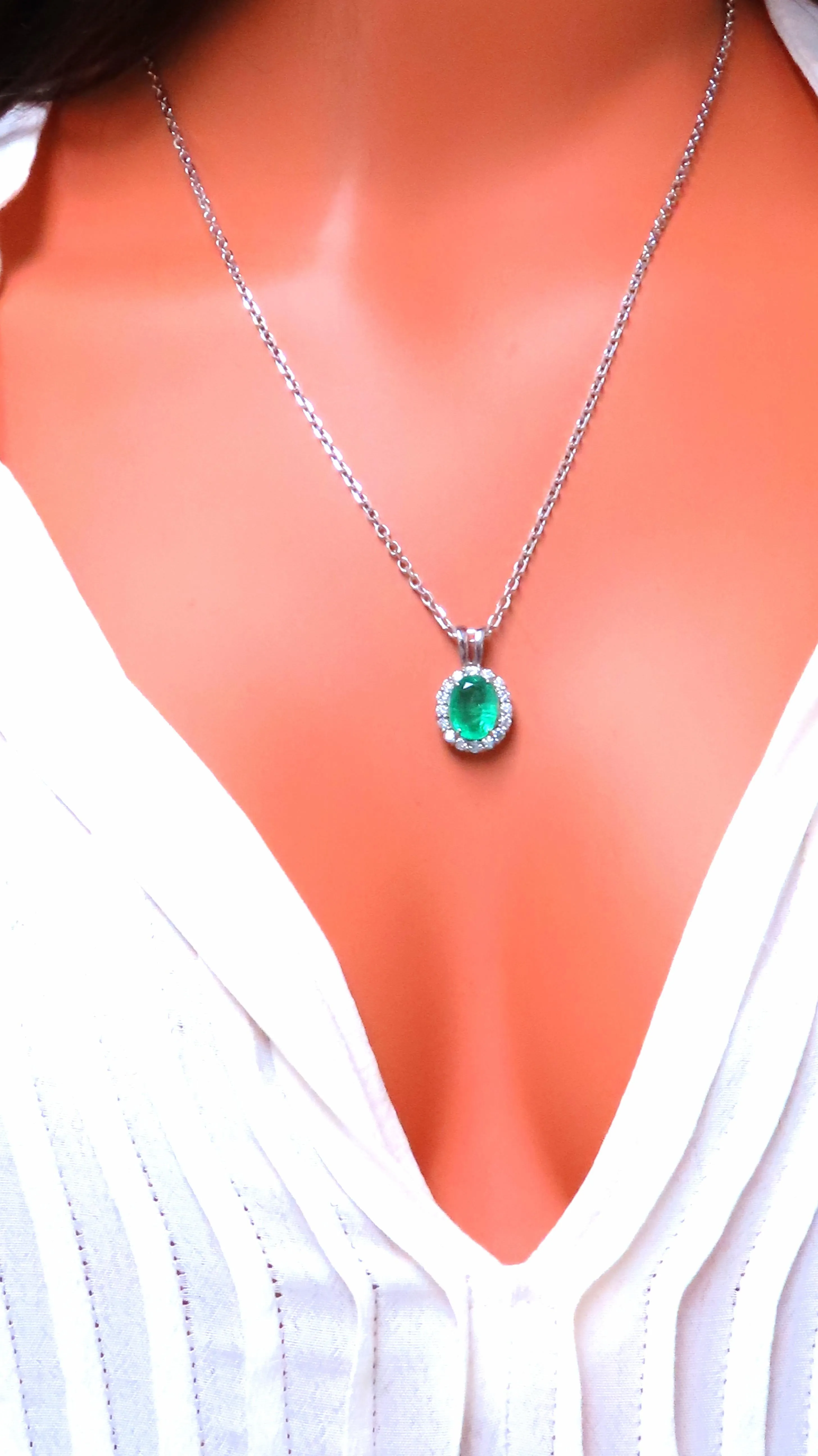 3.24ct Natural Oval Emerald Classic Cluster Necklace 14kt gold 12389