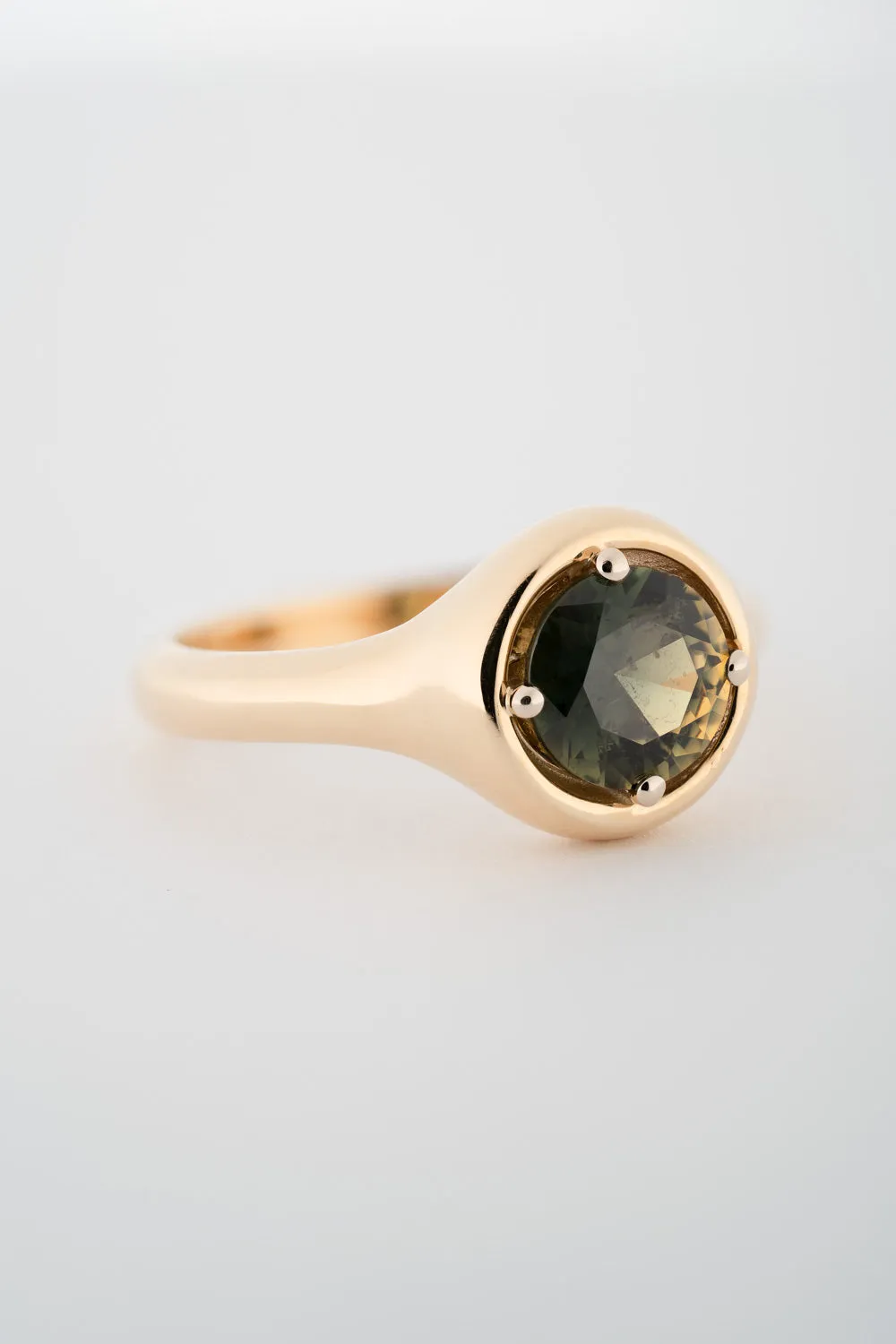 AUSTRALIAN SAPPHIRE SOLITAIRE