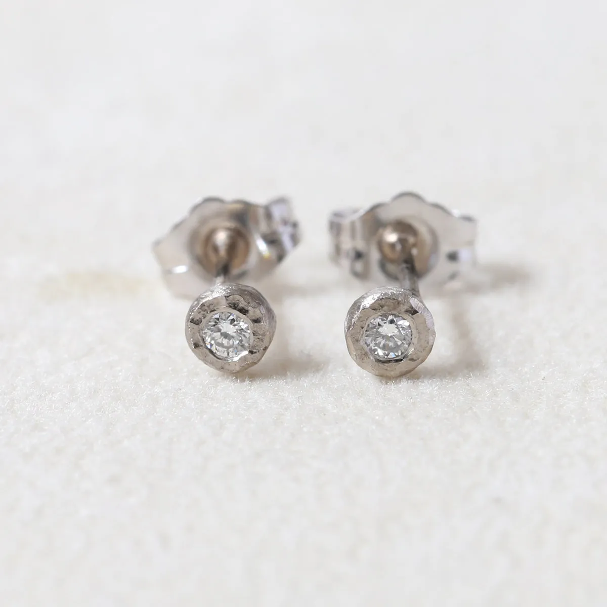 Bezel studs (2mm)