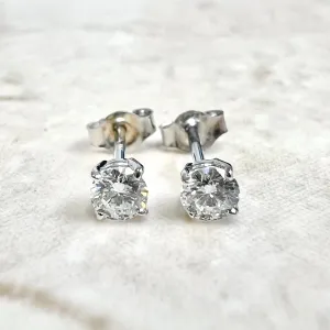Classic 14 Karat White Gold Four-Prong 0.20 Carat Diamond Stud Earrings D-F VVS