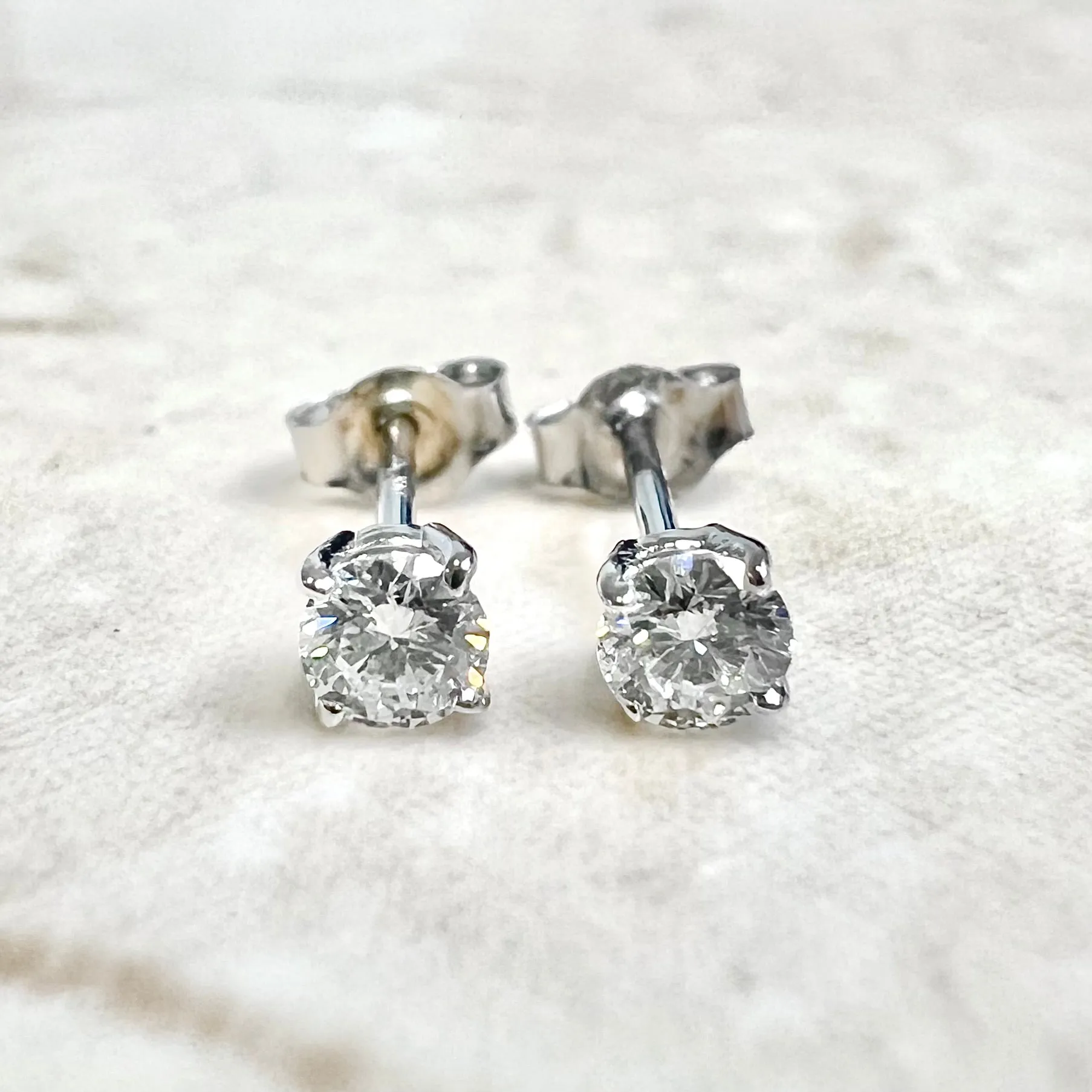 Classic 14 Karat White Gold Four-Prong 0.20 Carat Diamond Stud Earrings D-F VVS