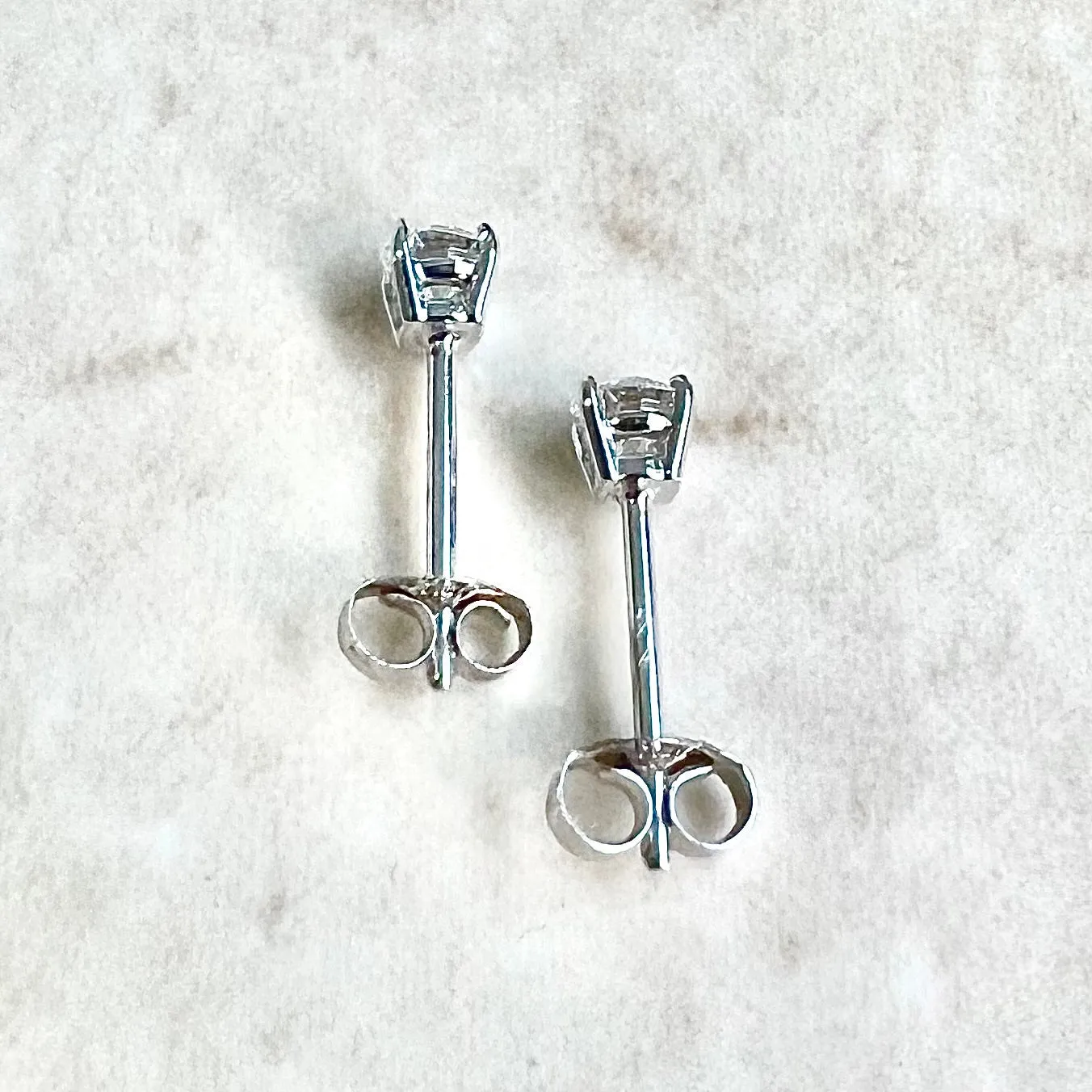 Classic 14 Karat White Gold Four-Prong 0.20 Carat Diamond Stud Earrings D-F VVS