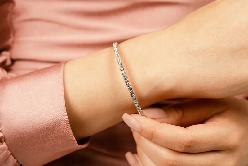 Classic Prong Set Lab-Grown Diamond Bangle with 5.42 ct.(finished) 2.8mm