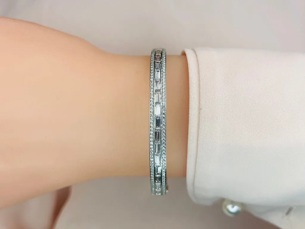 Dazzling Baguette And Round Diamond Bangle with 4.17 ct.(finished) 4.5x2mm, 1.1mm
