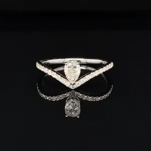 Diamond 0.58ctw Solitaire Chevron Engagement Ring in 18k White Gold - #442 - HRDIA005568