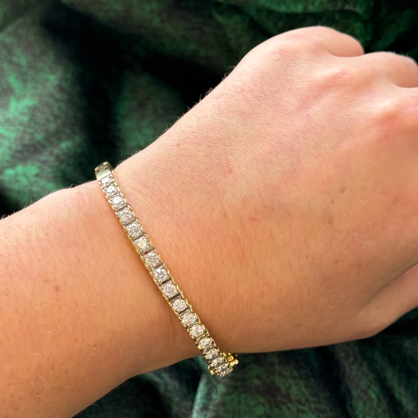 Diamond Bangle | 2.55ctw VS1/VS2 I/J | 7" |