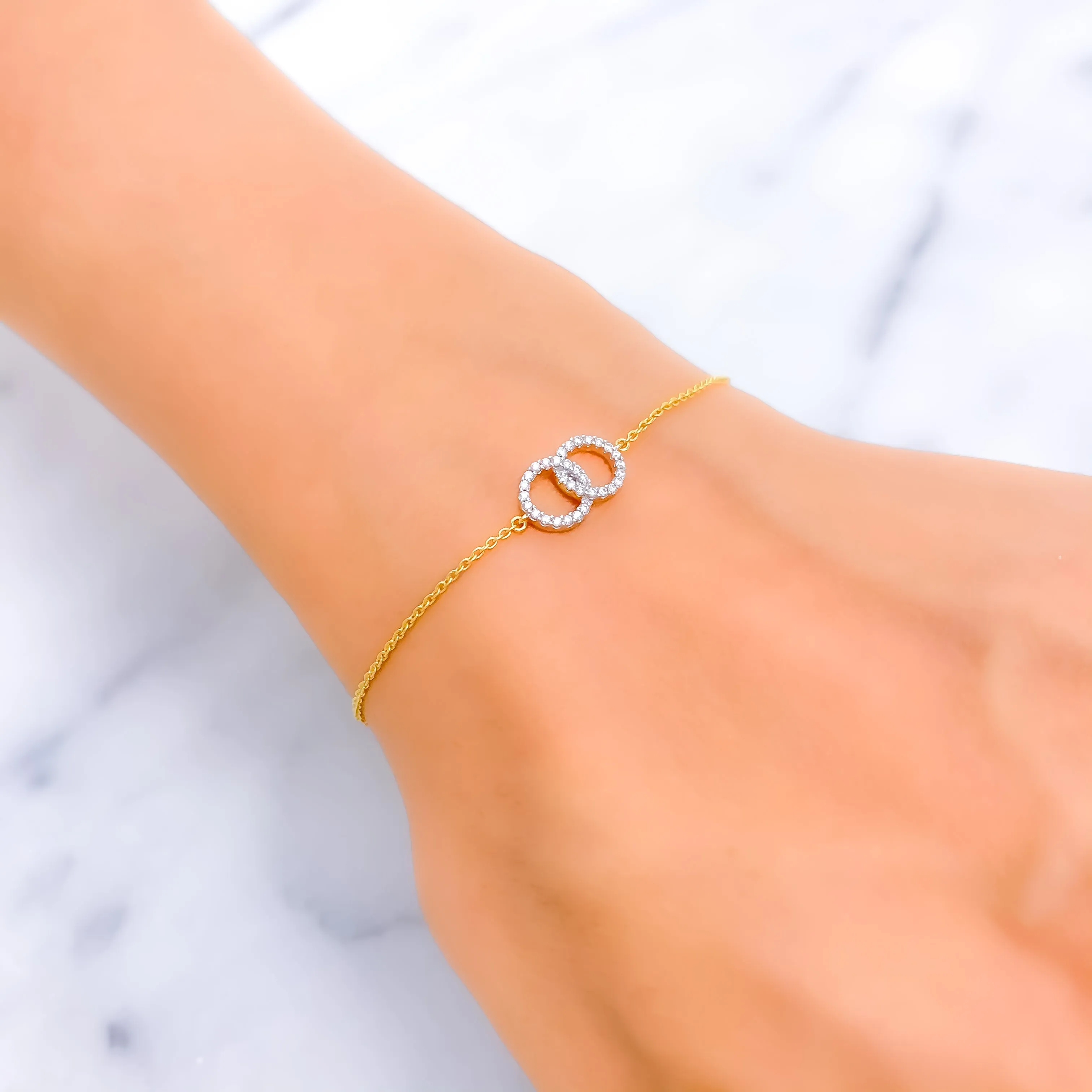 Elegant Dual Spiral Diamond   18k Gold Bracelet