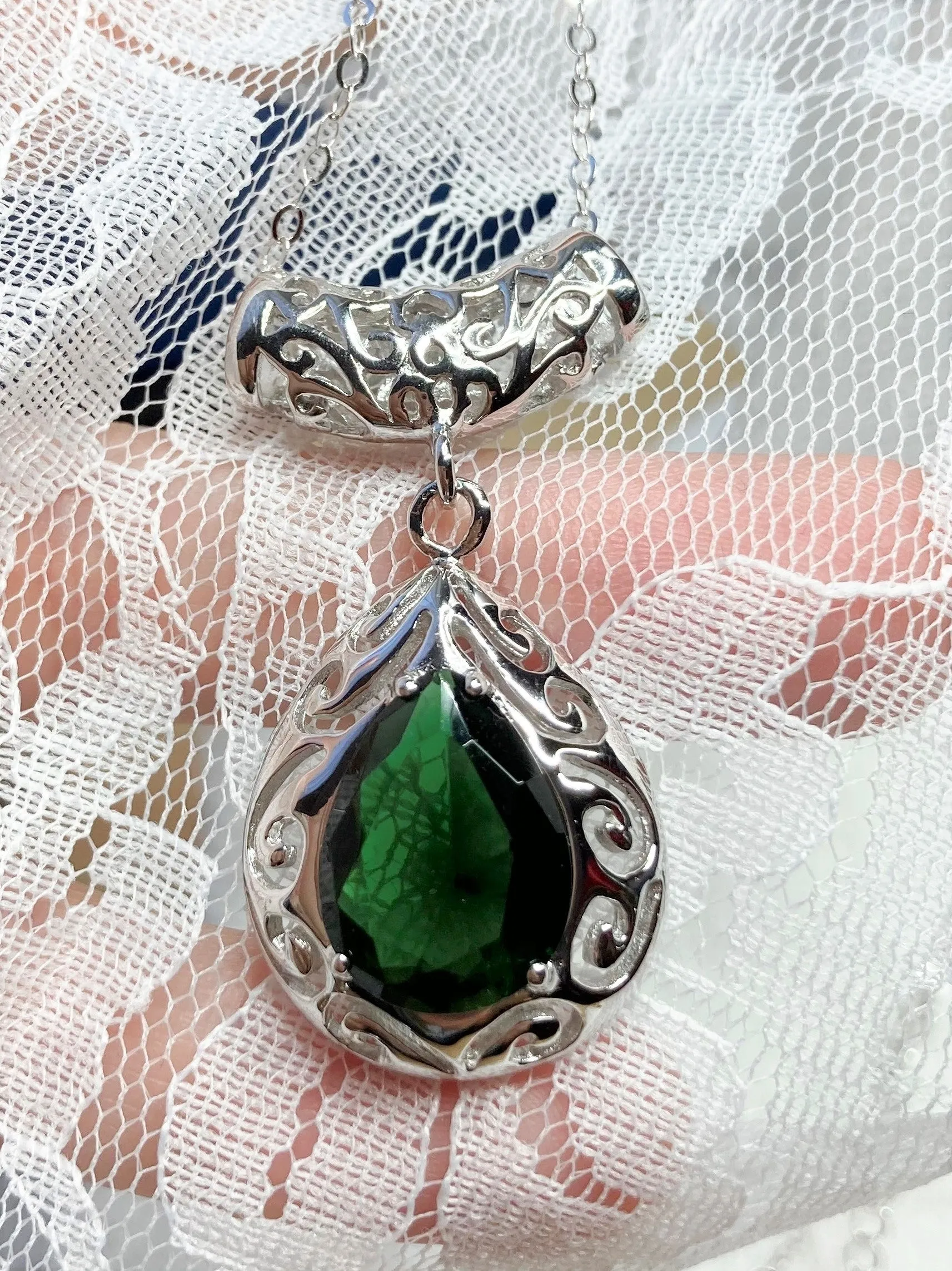 Emerald Pendant Necklace, Victorian Jewelry P28