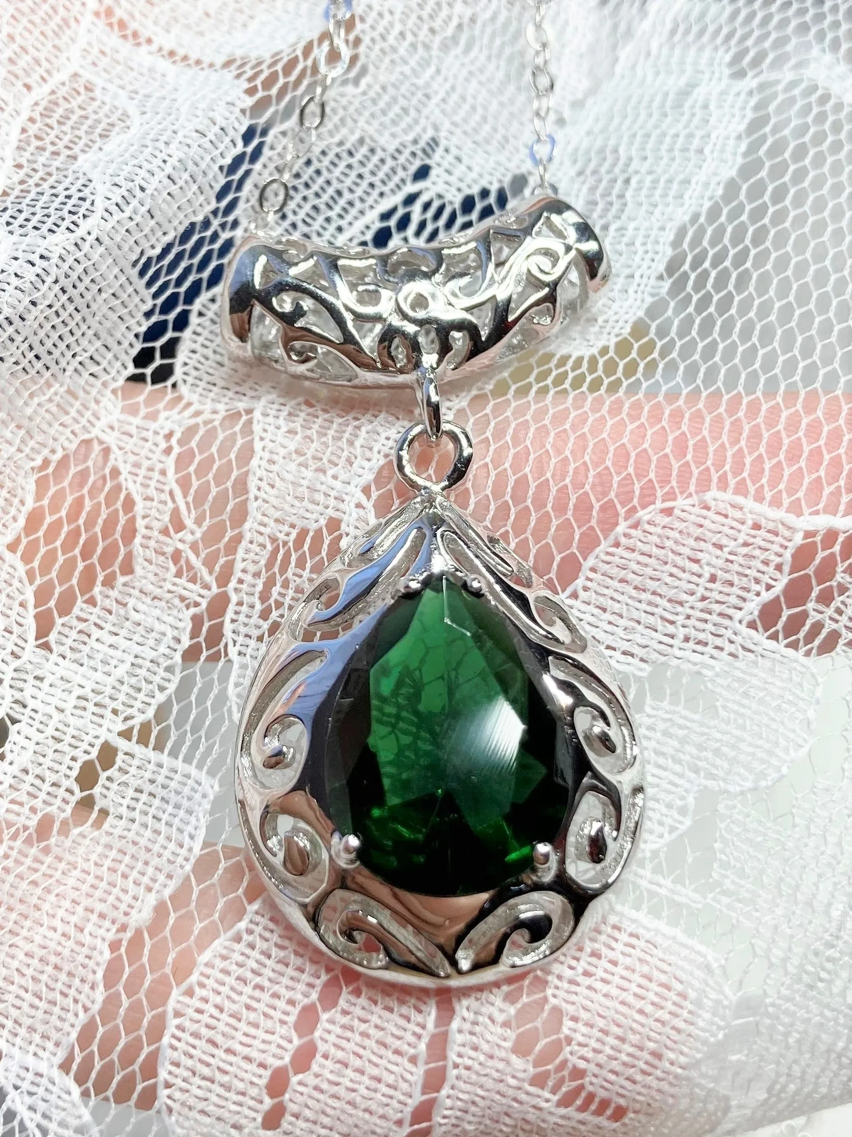 Emerald Pendant Necklace, Victorian Jewelry P28