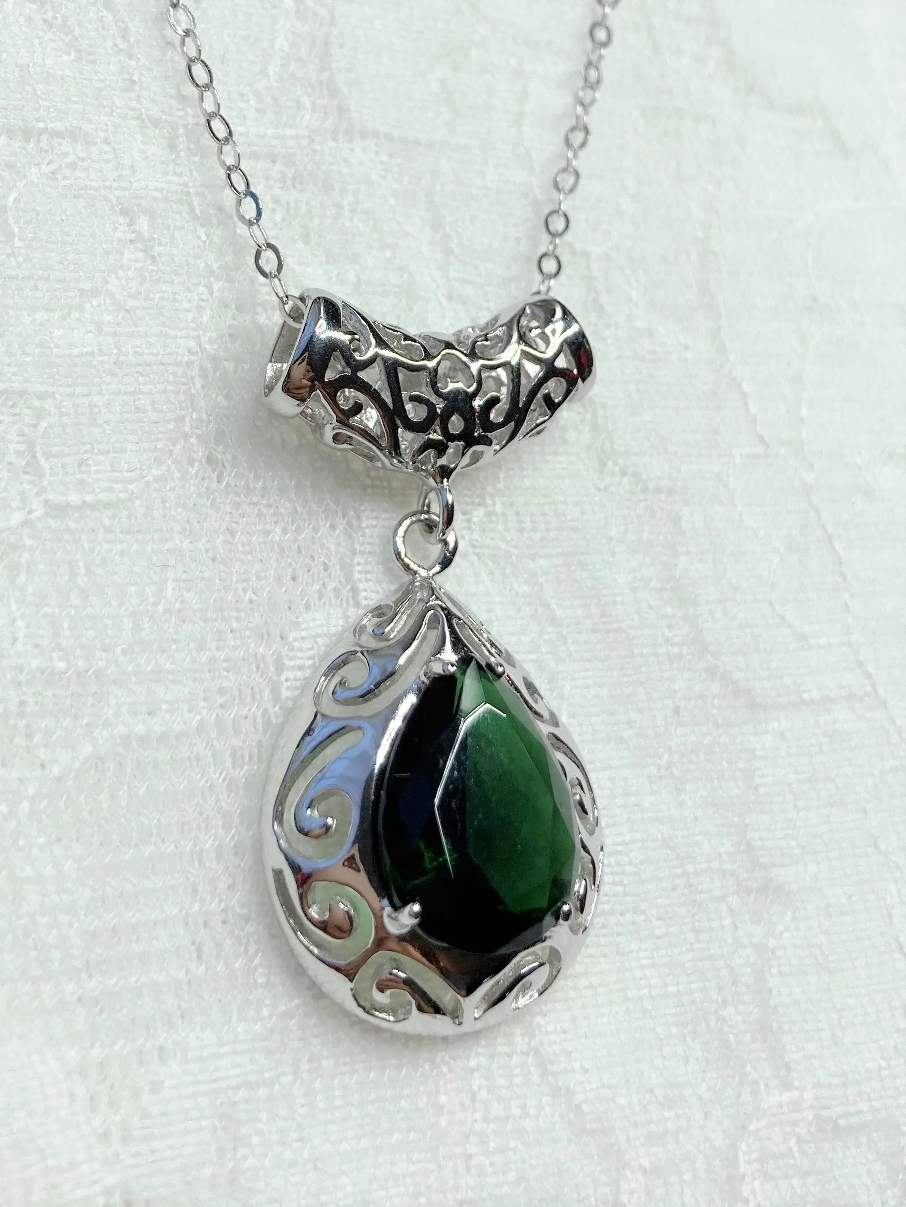 Emerald Pendant Necklace, Victorian Jewelry P28