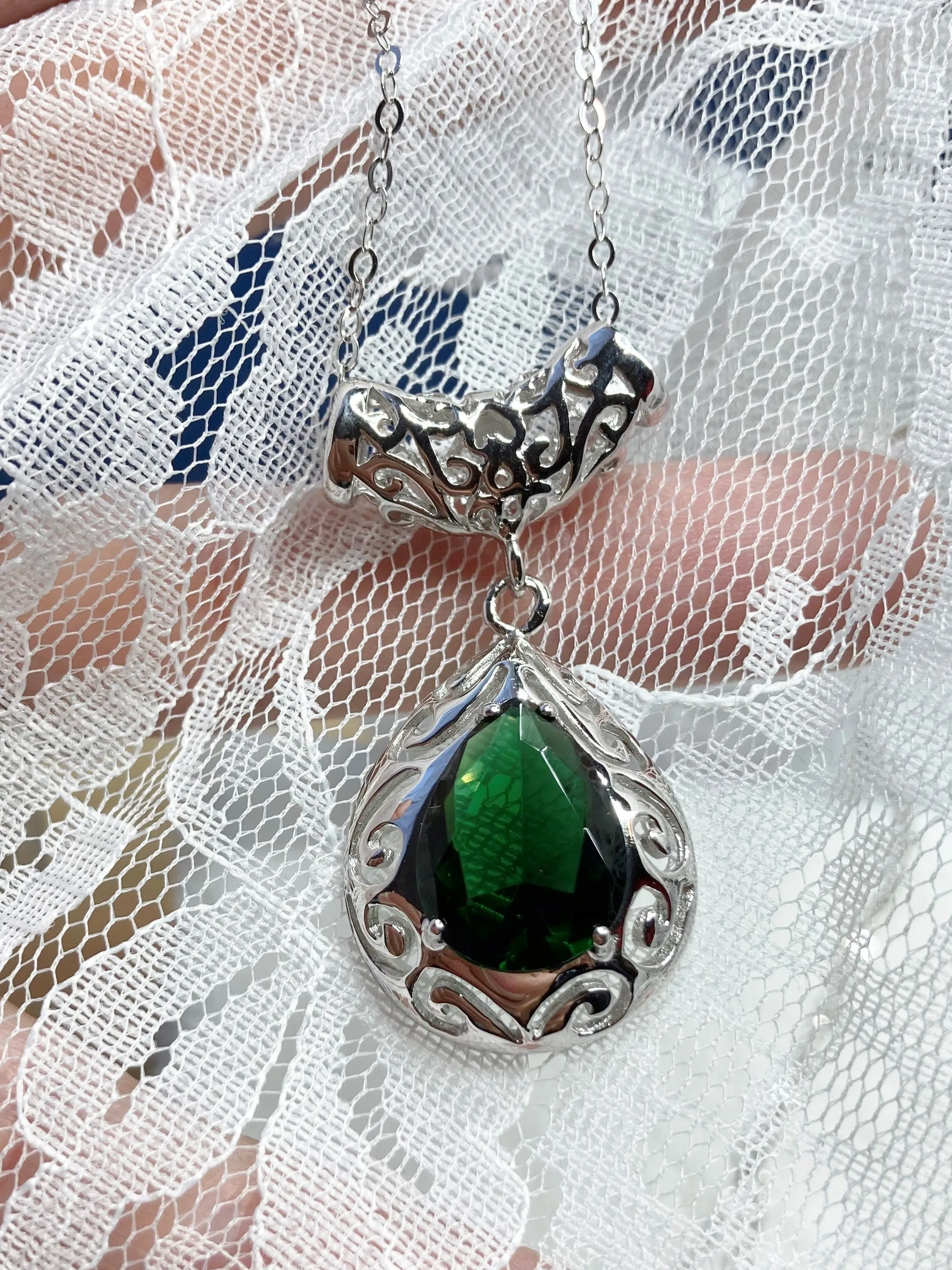 Emerald Pendant Necklace, Victorian Jewelry P28