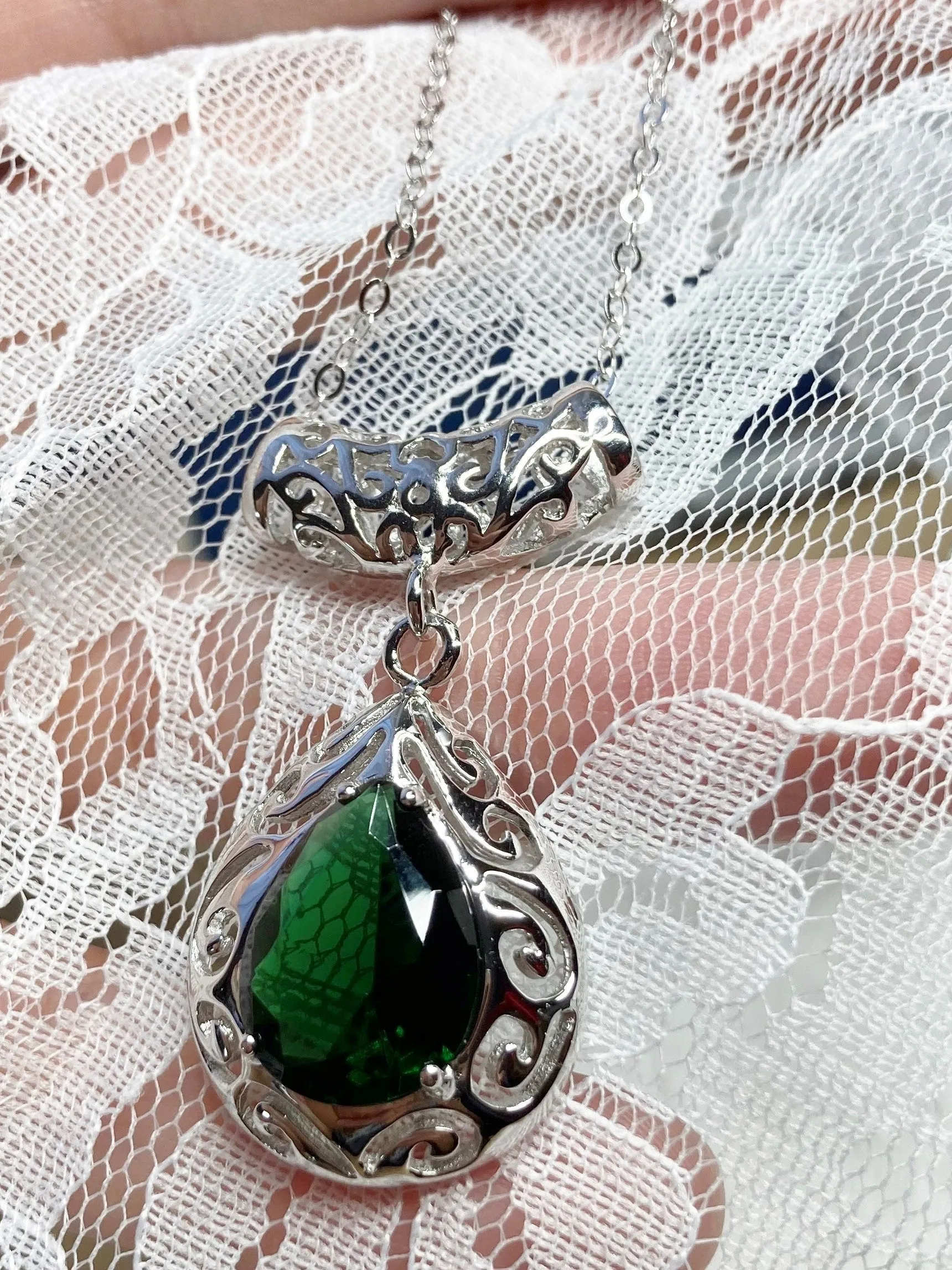 Emerald Pendant Necklace, Victorian Jewelry P28