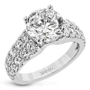 Engagement Ring in 18k Gold with Diamonds