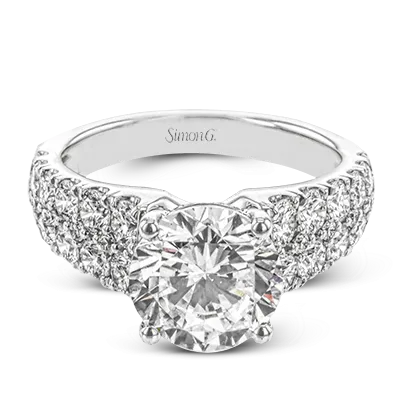 Engagement Ring in 18k Gold with Diamonds