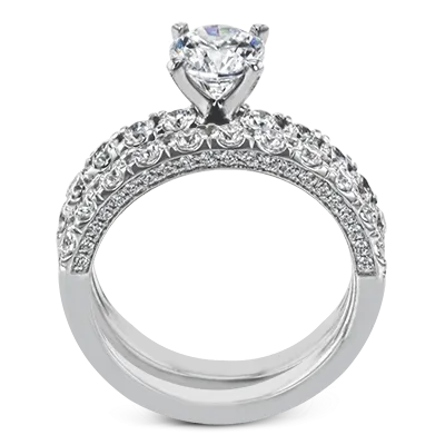 Engagement Ring in 18k Gold with Diamonds