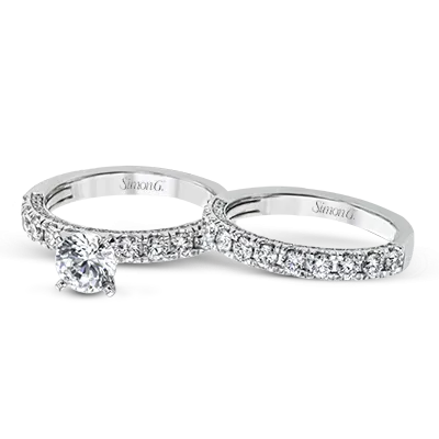 Engagement Ring in 18k Gold with Diamonds