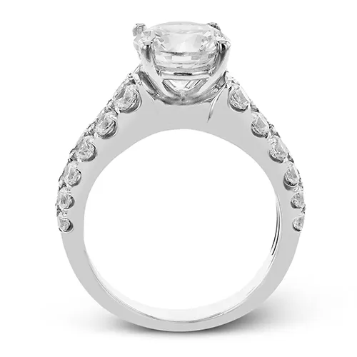 Engagement Ring in 18k Gold with Diamonds