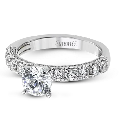 Engagement Ring in 18k Gold with Diamonds