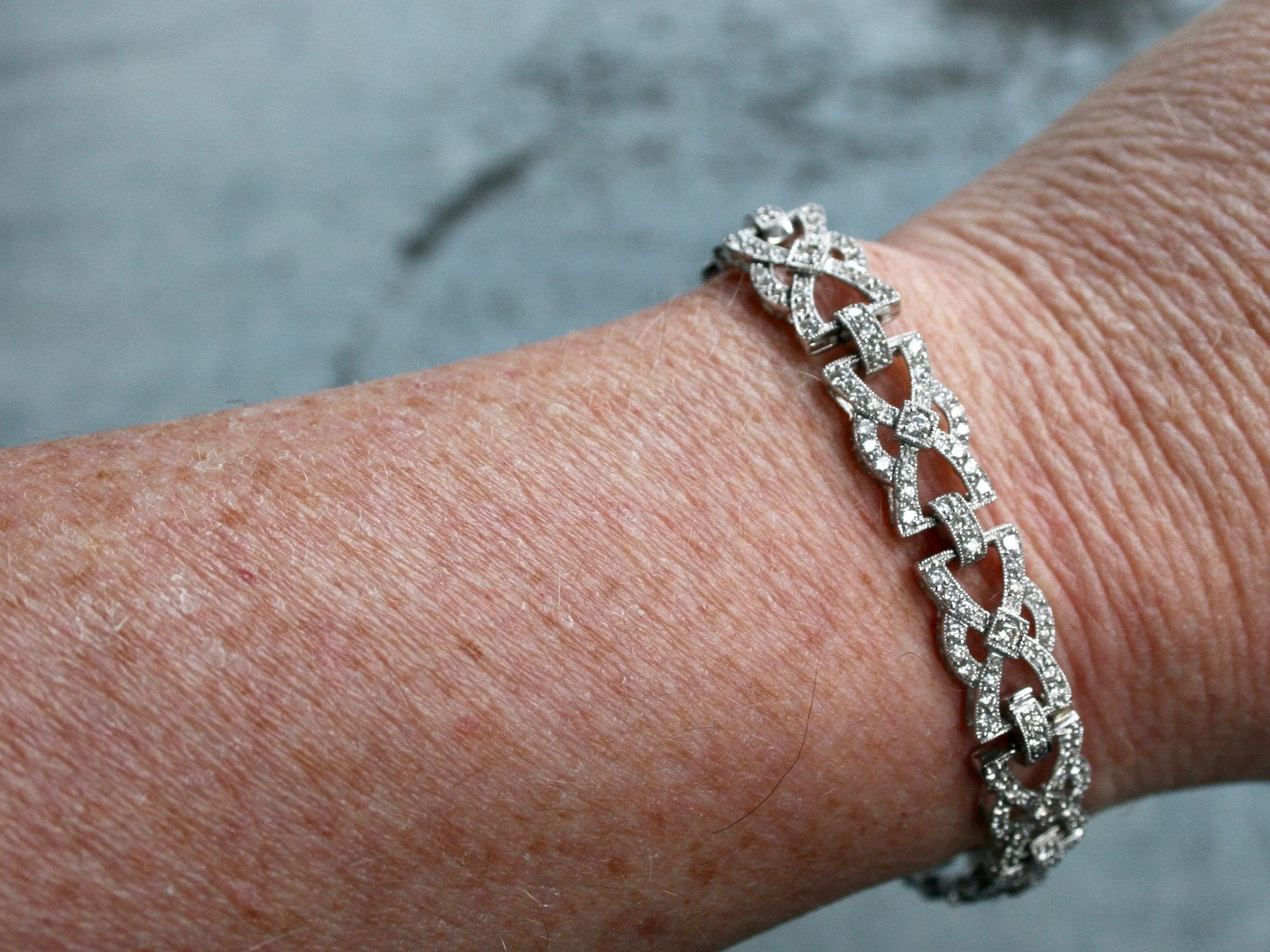 Gorgeous Sparkly 18K White Gold Diamond Fancy Bracelet - 2.87ct.