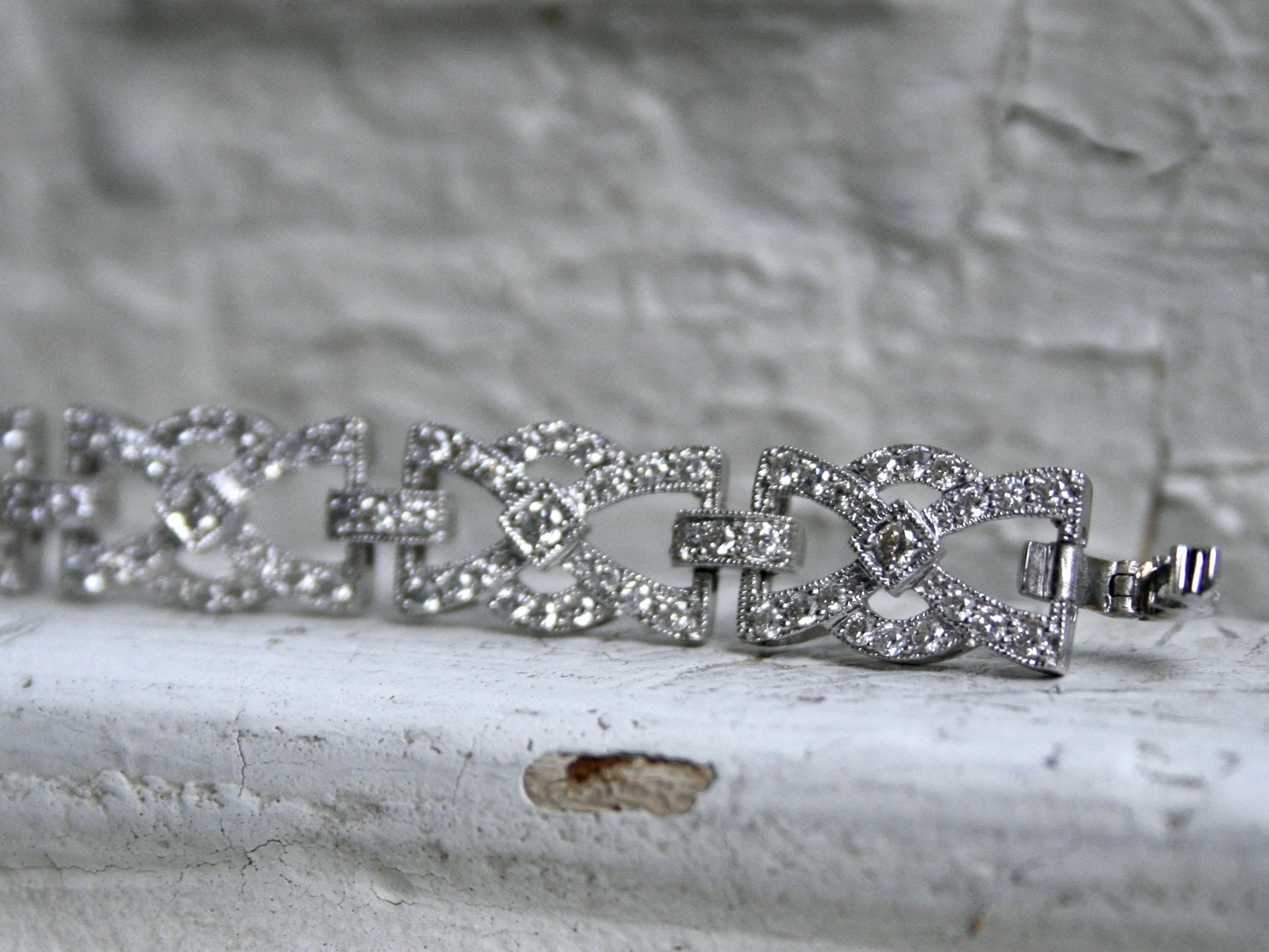 Gorgeous Sparkly 18K White Gold Diamond Fancy Bracelet - 2.87ct.