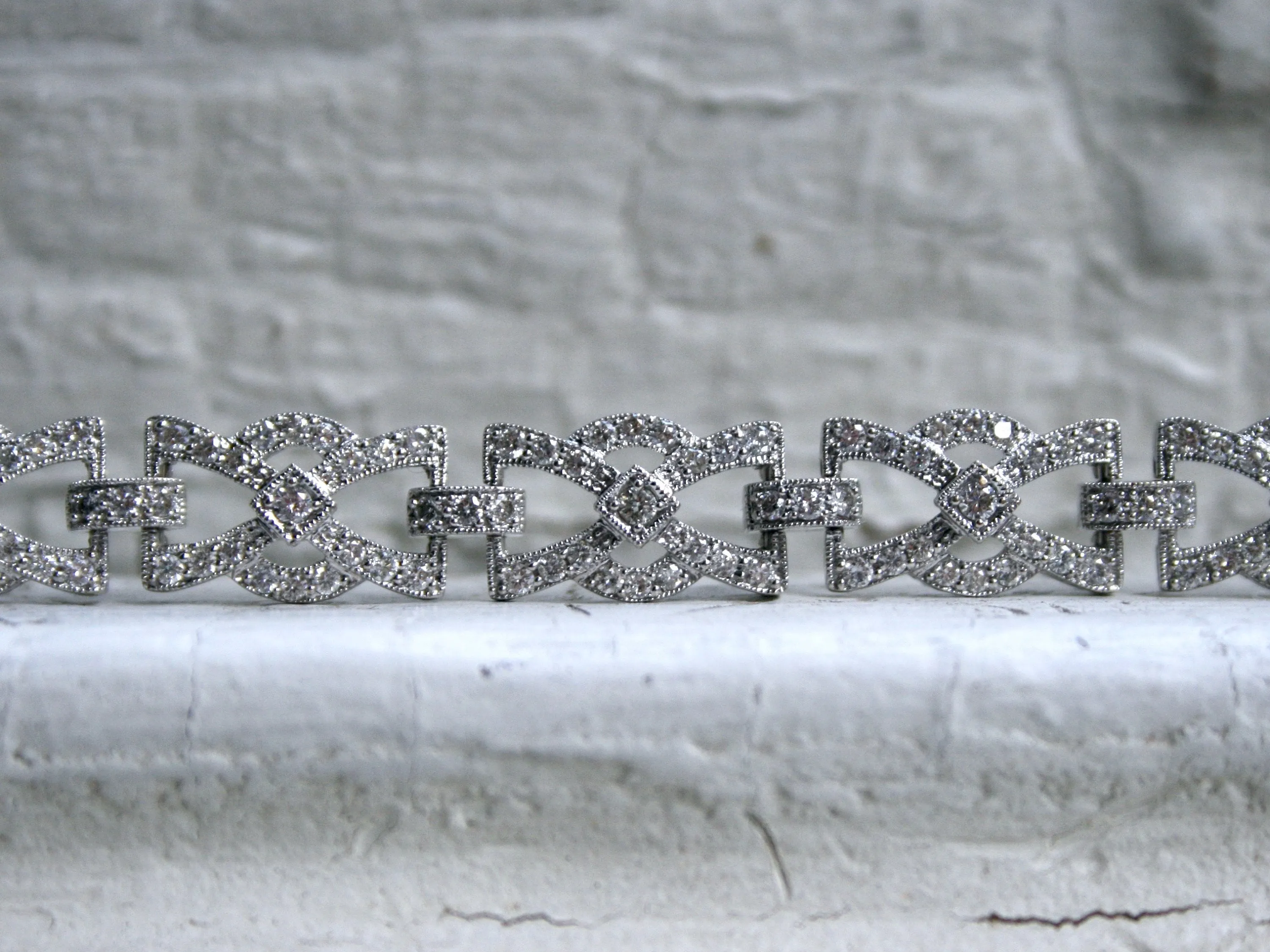 Gorgeous Sparkly 18K White Gold Diamond Fancy Bracelet - 2.87ct.