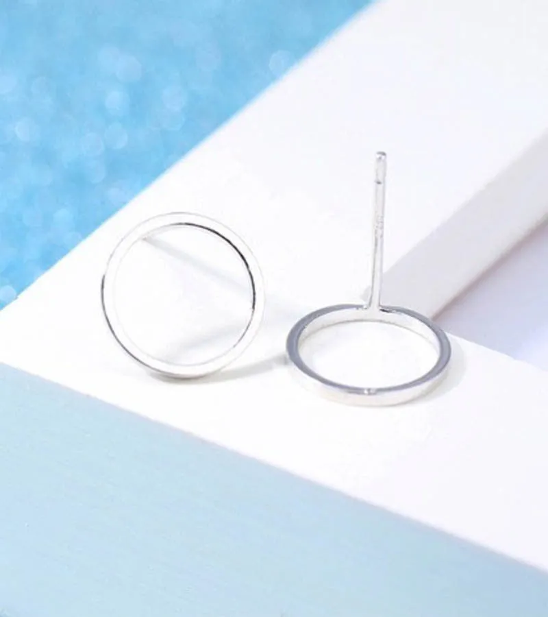 Karatcart Platinum Plated Circle Shaped Stud Earrings