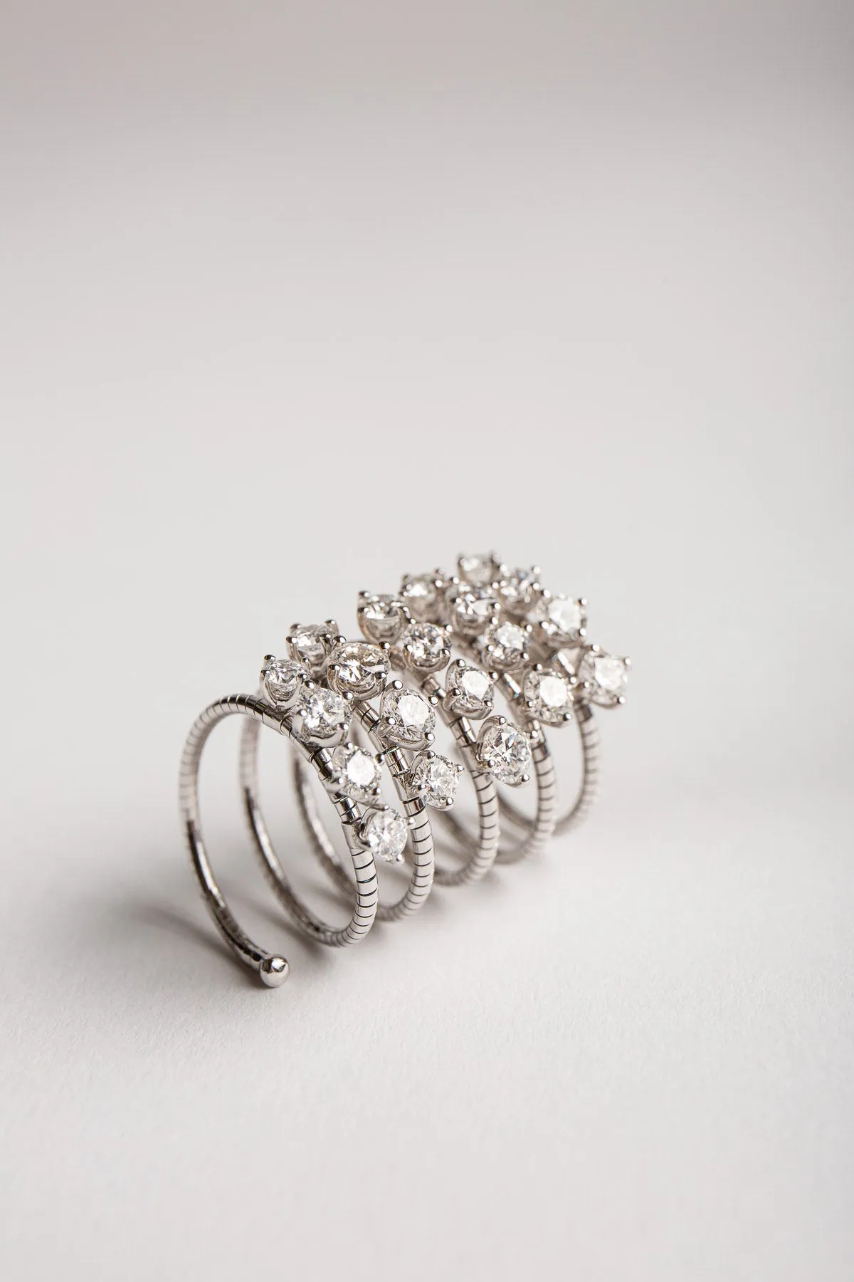 MATTIA CIELO | WHITE GOLD DIAMOND SPIRAL RING