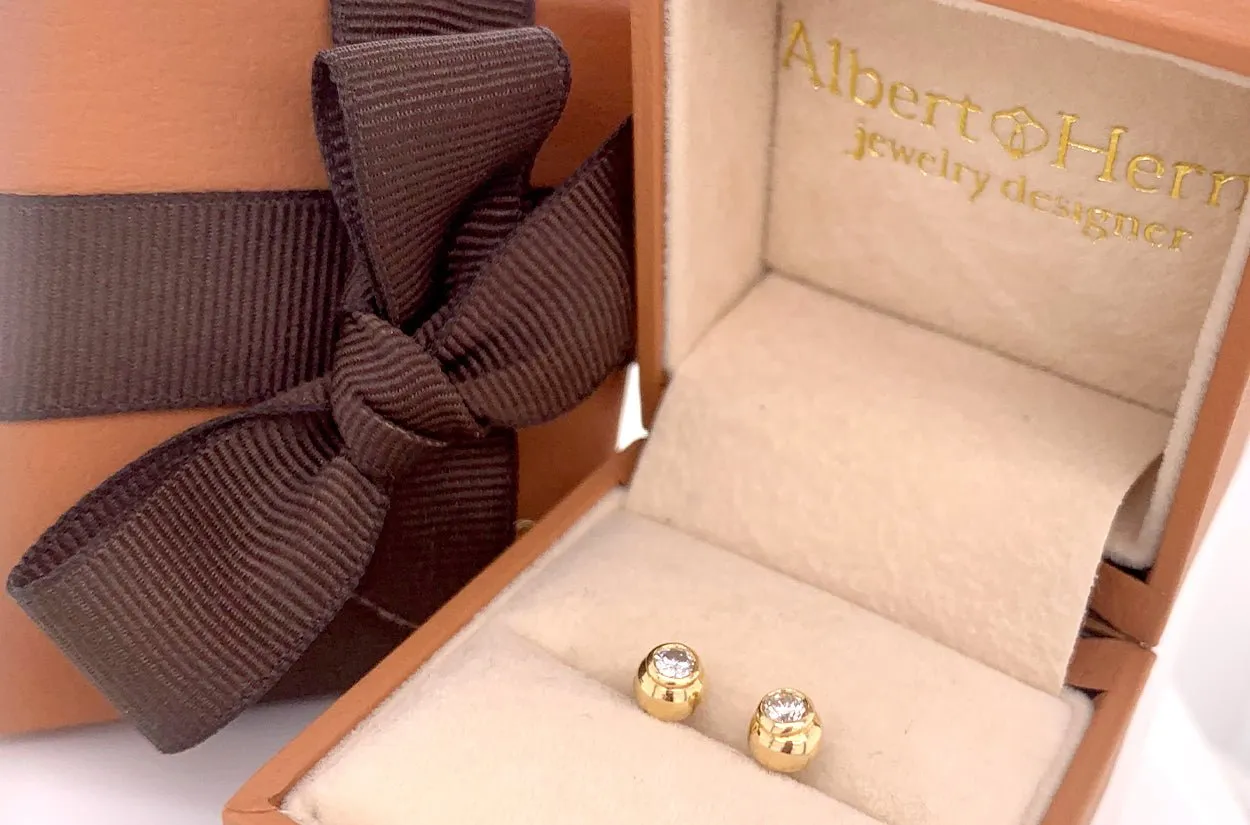 Mini Earrings 14kt Gold Diamond Studs