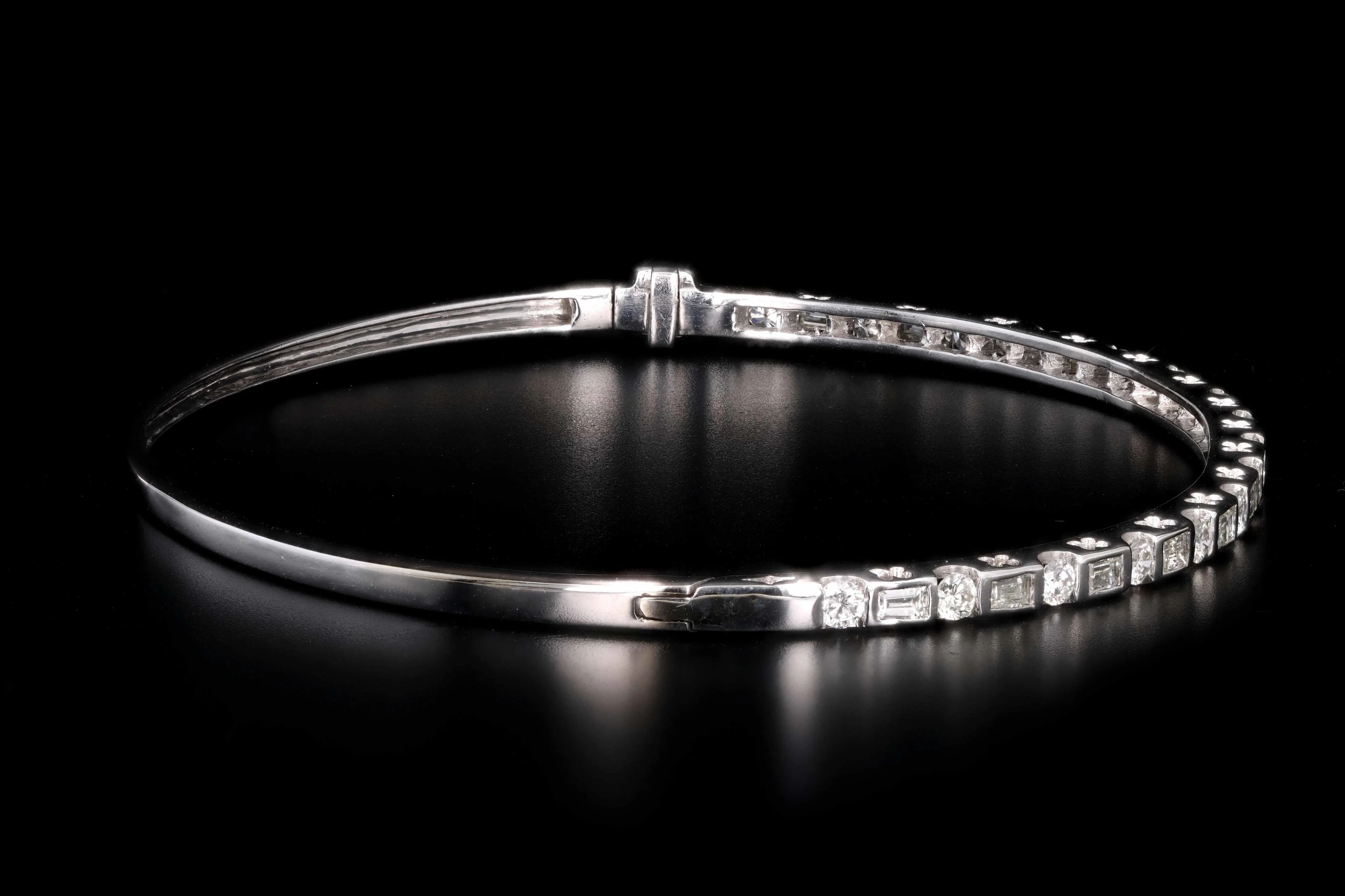 Modern 18K White Gold 1.5 Carat Total Round Brilliant and Baguette Cut Diamond Bangle