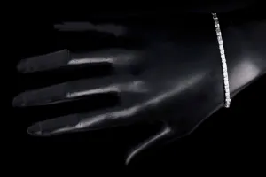 Modern 18K White Gold 1.5 Carat Total Round Brilliant and Baguette Cut Diamond Bangle