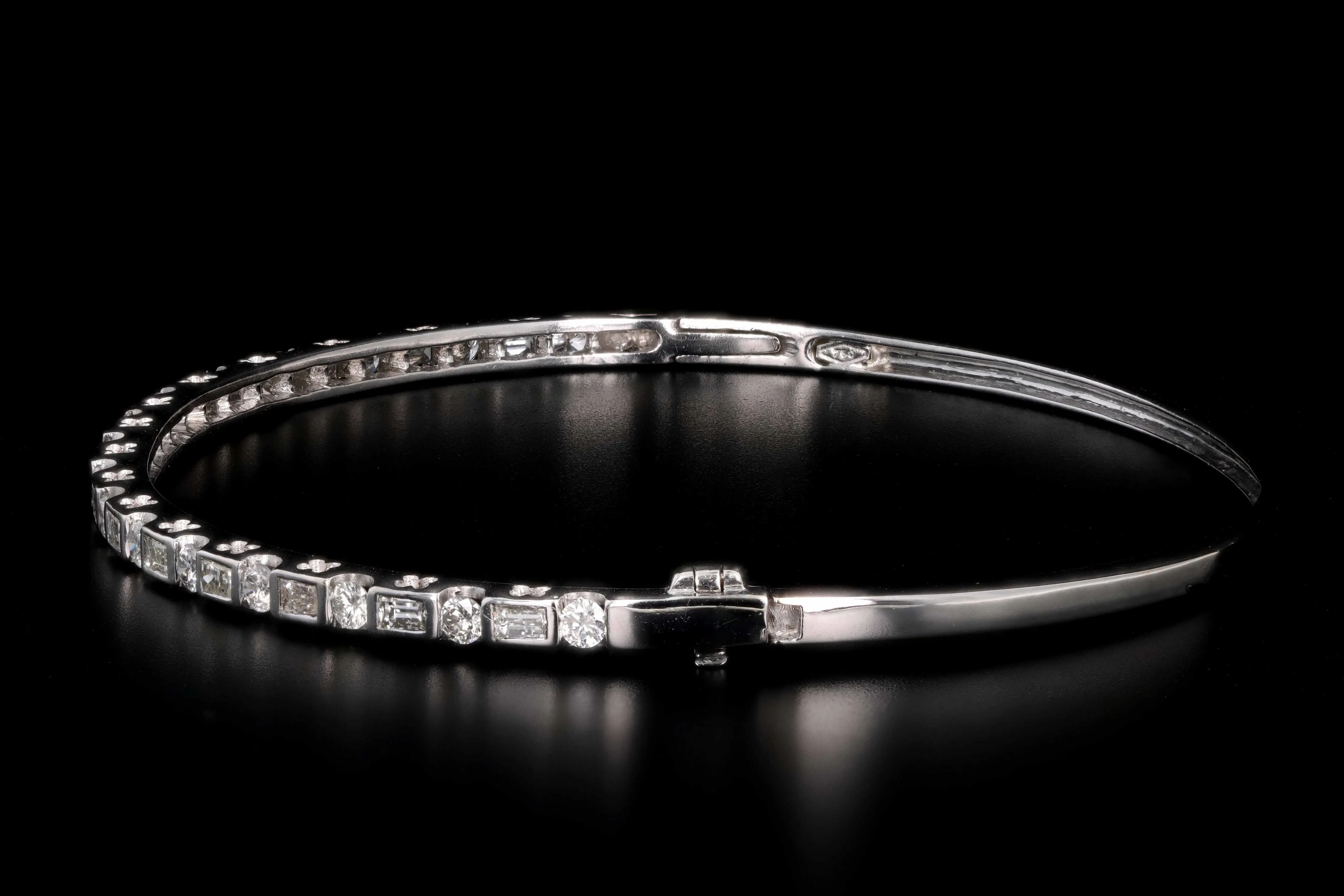 Modern 18K White Gold 1.5 Carat Total Round Brilliant and Baguette Cut Diamond Bangle
