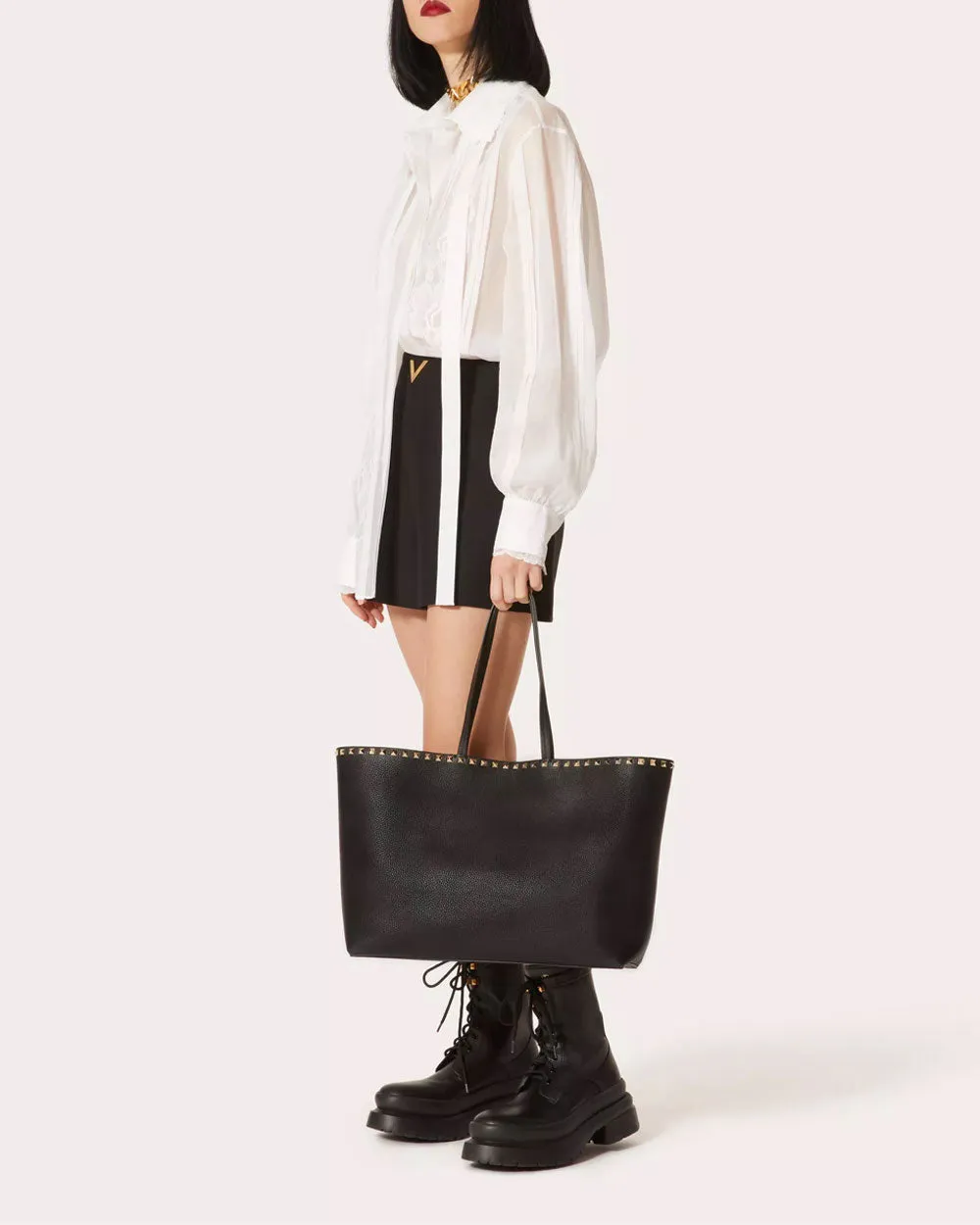 Rockstud Grainy Calfskin Tote Bag in Black