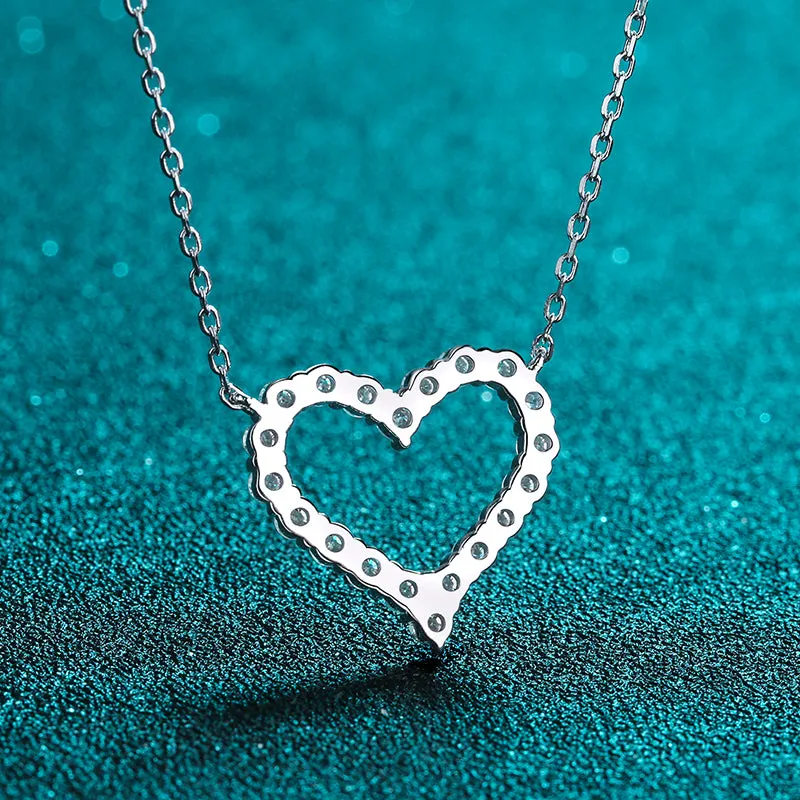 Round Cut Moissanite Diamond Heart-shaped Necklace