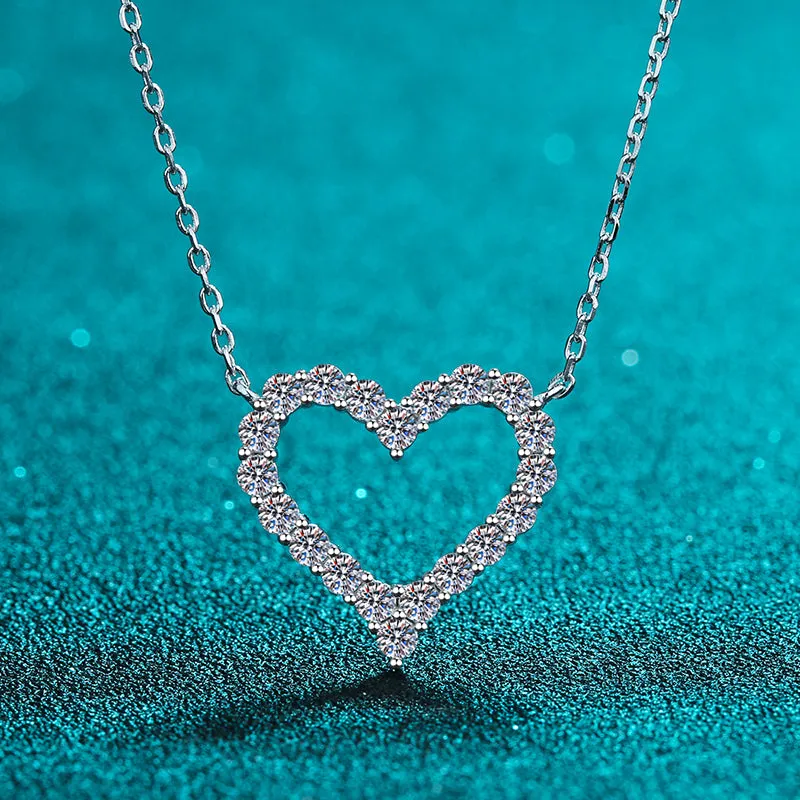 Round Cut Moissanite Diamond Heart-shaped Necklace