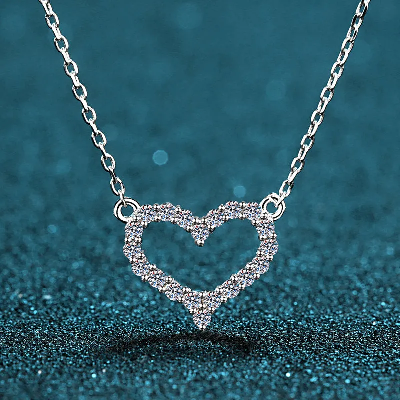 Round Cut Moissanite Diamond Heart-shaped Necklace