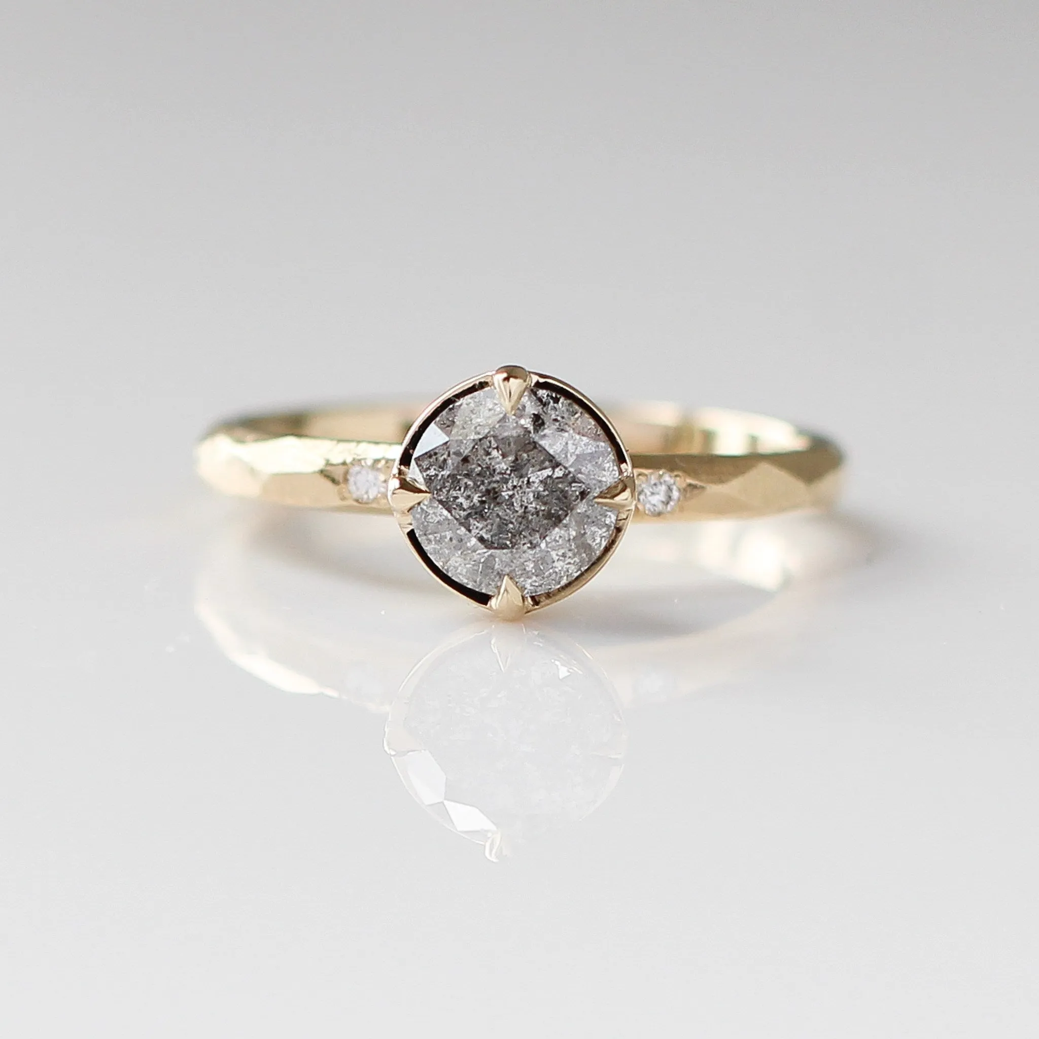Round The World - Round Brilliant Cut Diamond Ring