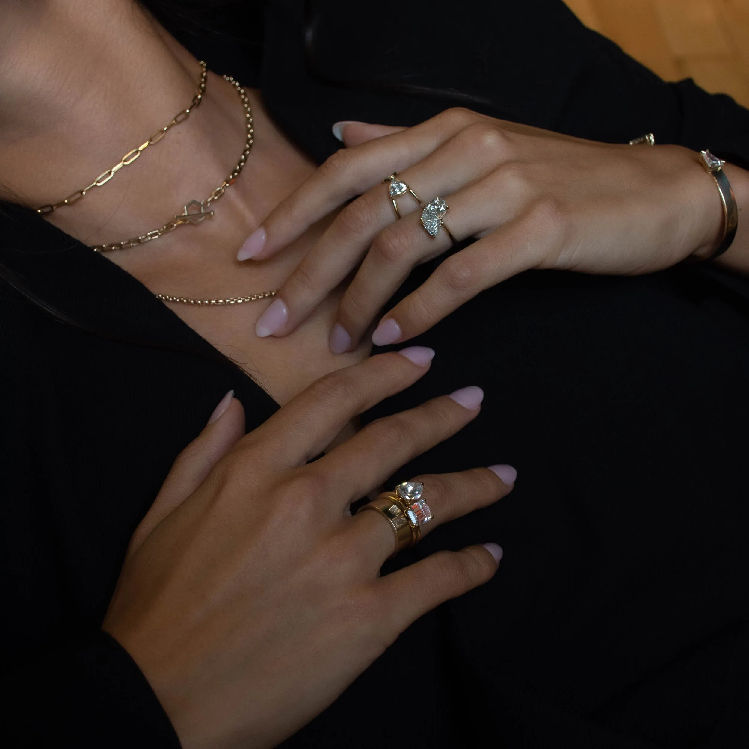 Signature Rail-less Oval Engagement Ring