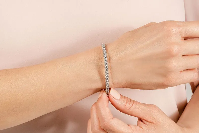 Soft Twist Four Prong Diamond Bangle with 4.00 ct.(finished) 3.5mm