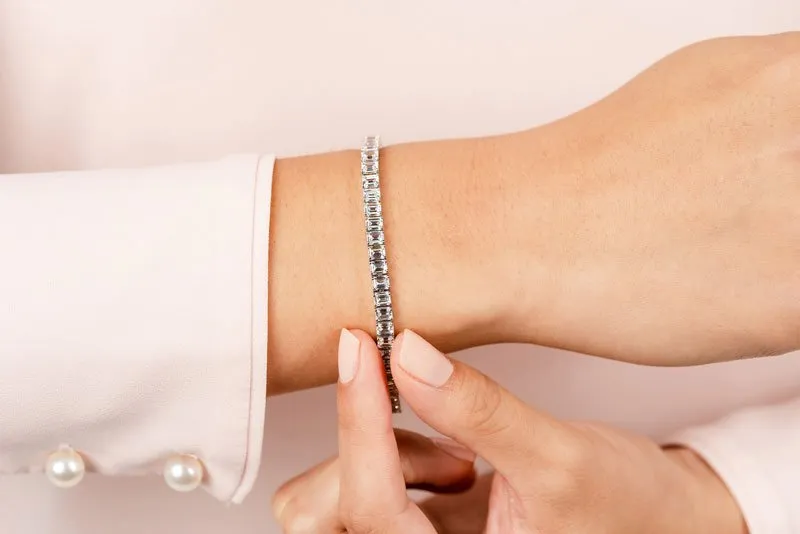 Sparkling Emerald Cut Lab-Grown Diamond Bracelet with 21.60 ct.(finished) 5x3mm