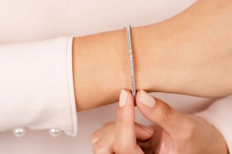 Timeless Elegance Princess Cut Bangle Diamond  with 4.05 ct.(finished) 3mm