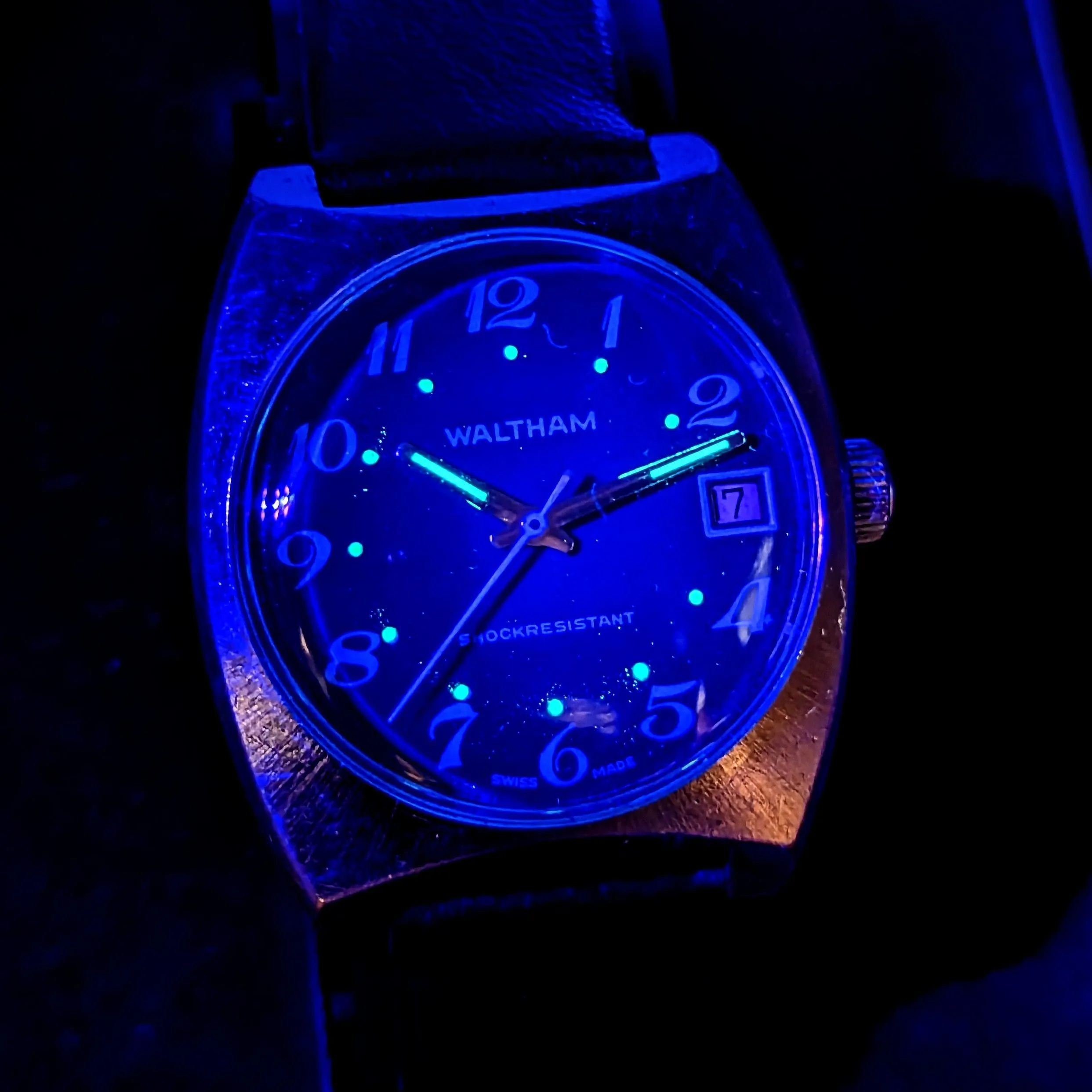 WALTHAM Shockresistant Wristwatch 7 Jewels Cal. ST 96-4 Date Indicator Blue Dial Swiss Watch